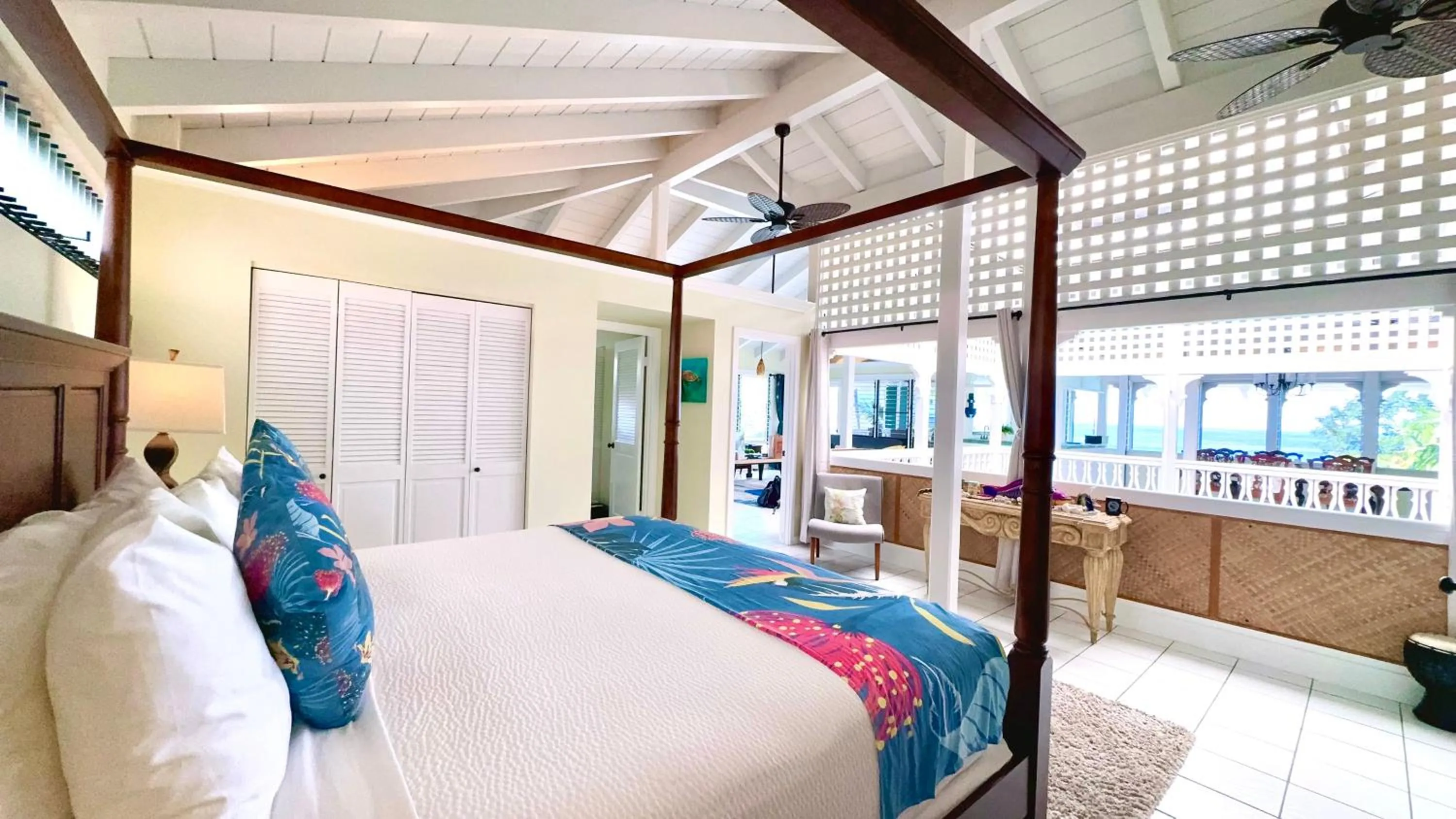 Bed in Big Island Retreat - No Resort Fees