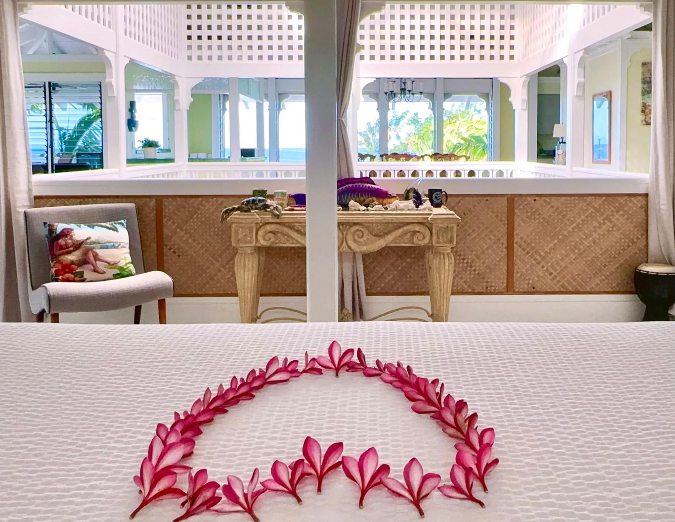 Bed in Big Island Retreat - No Resort Fees