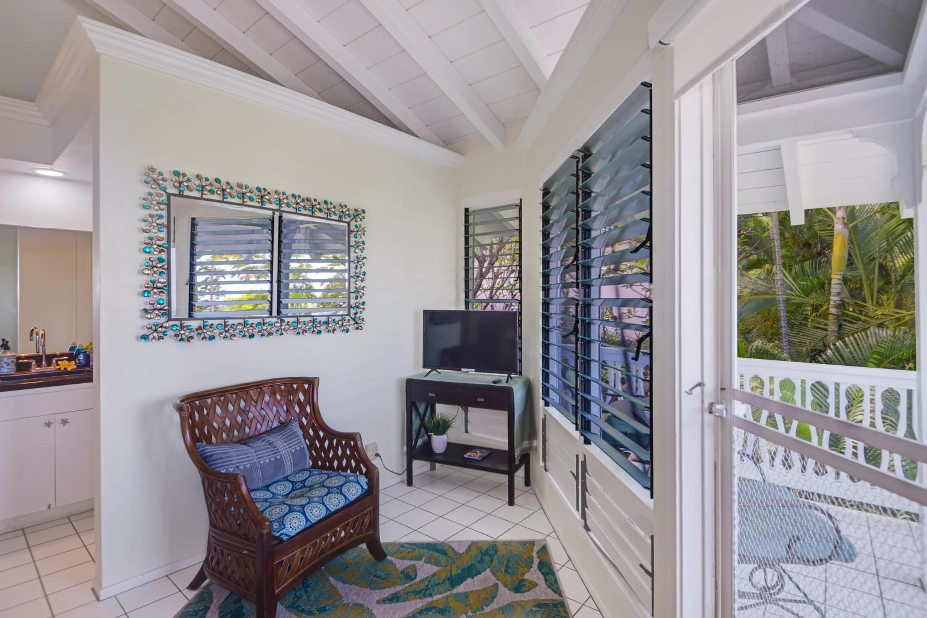 TV and multimedia in Big Island Retreat - No Resort Fees