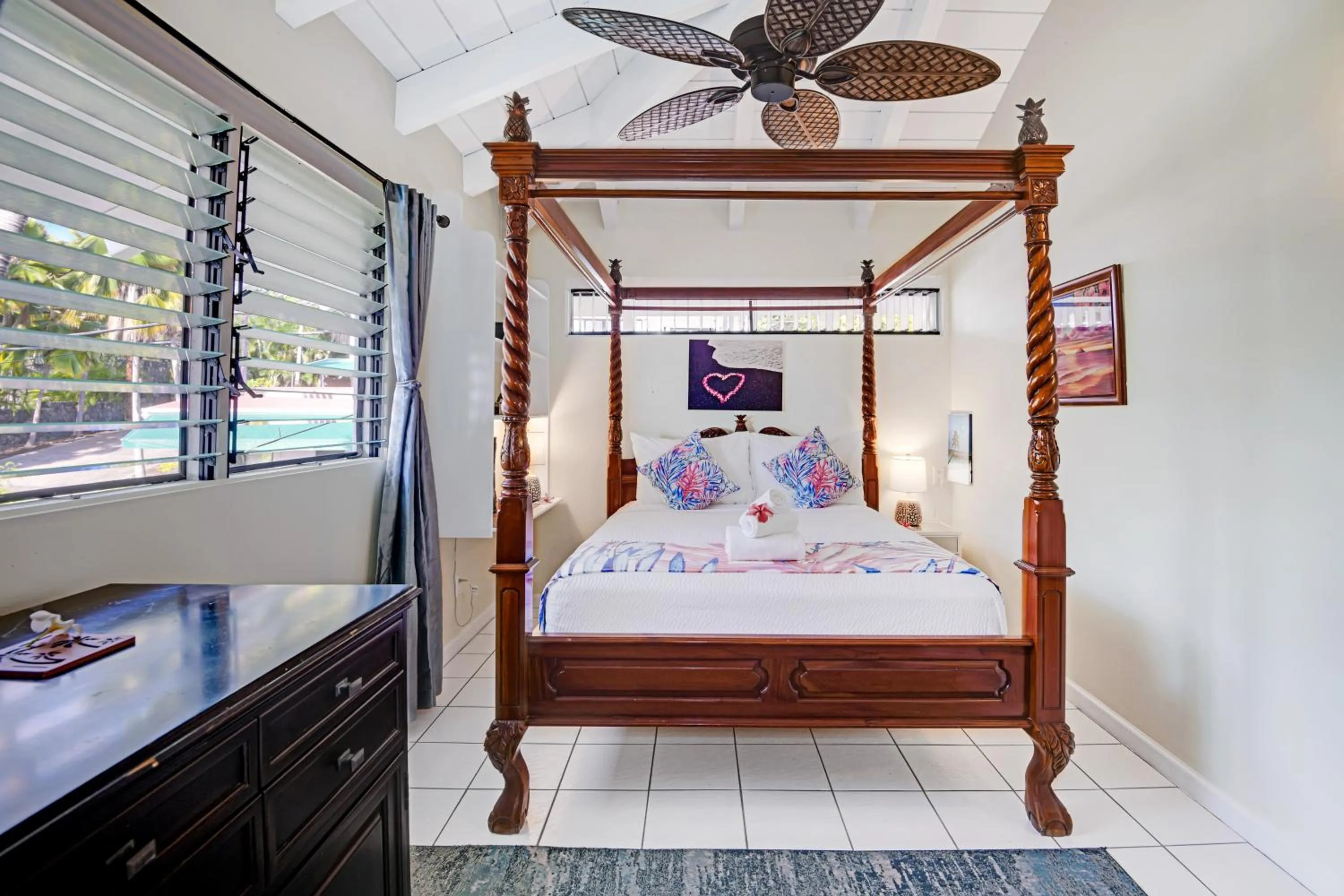 Bed in Big Island Retreat - No Resort Fees