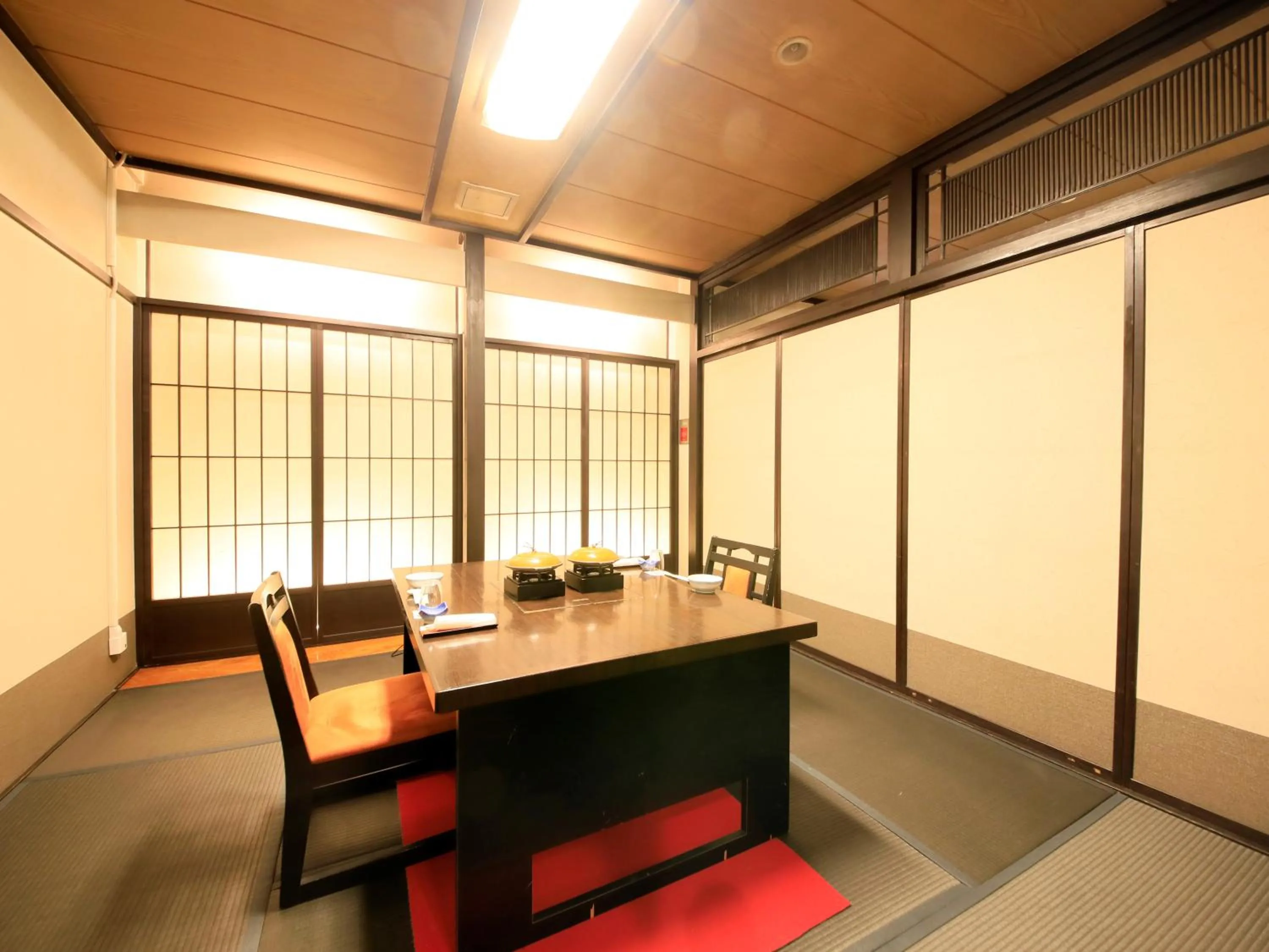 Restaurant/places to eat in Ginshotei Awashima