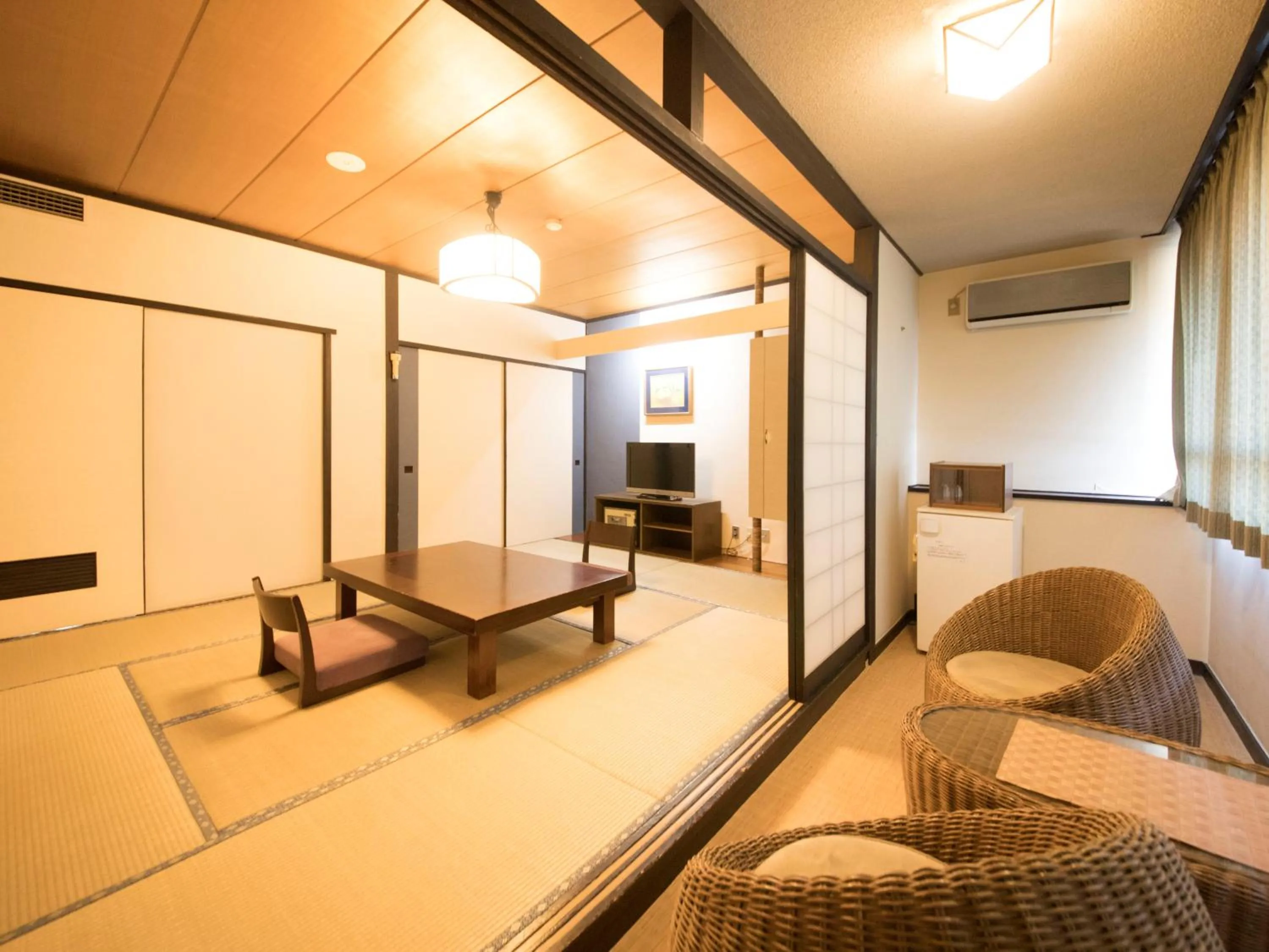 Photo of the whole room in Ginshotei Awashima
