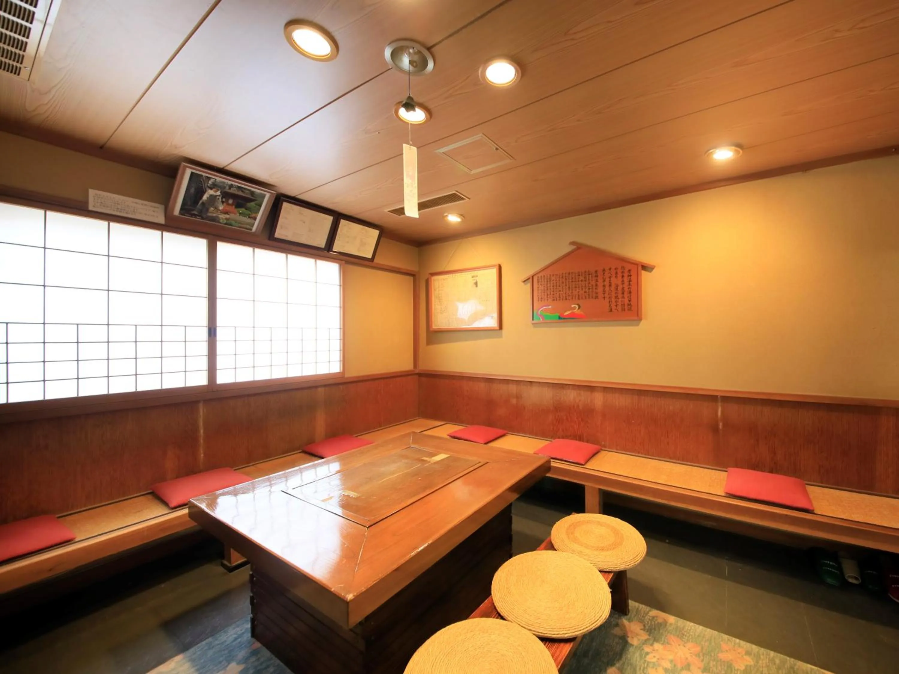 Restaurant/places to eat in Ginshotei Awashima