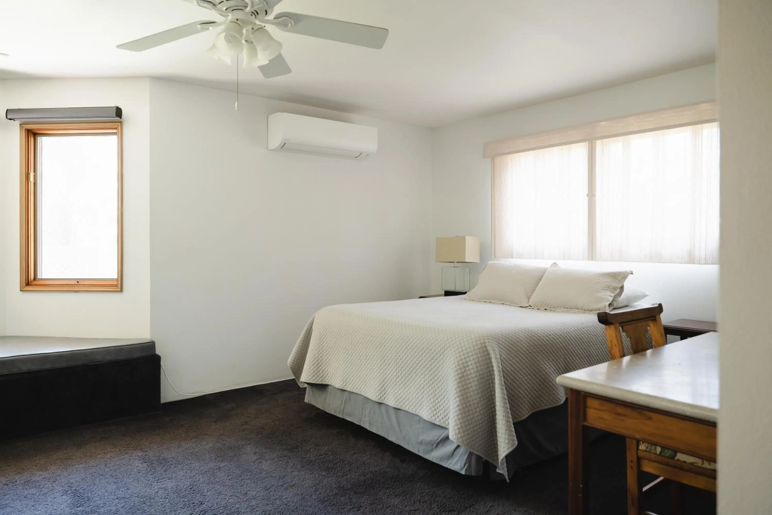 Bed in Nona Lani Cottages