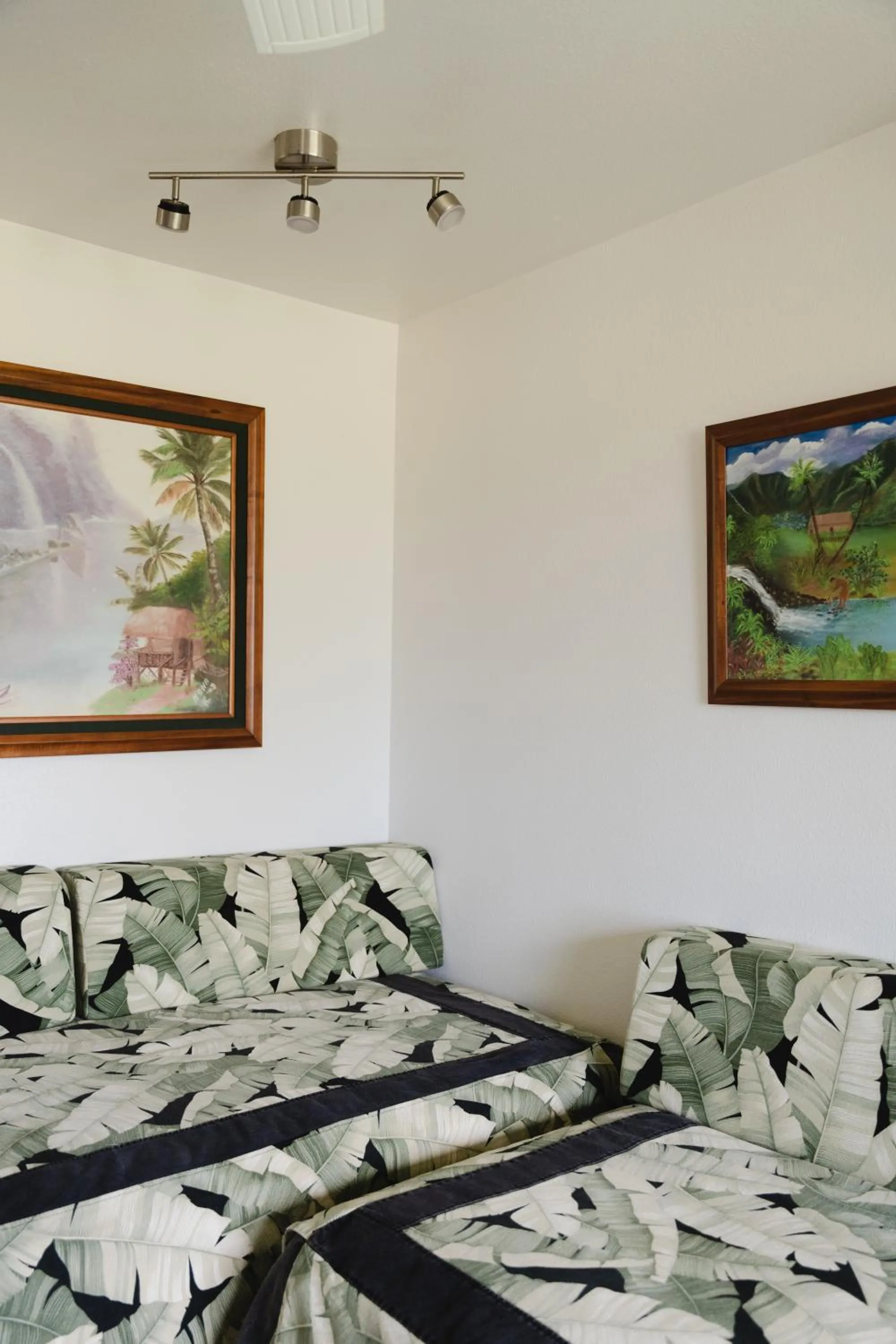 View (from property/room), Bed in Nona Lani Cottages