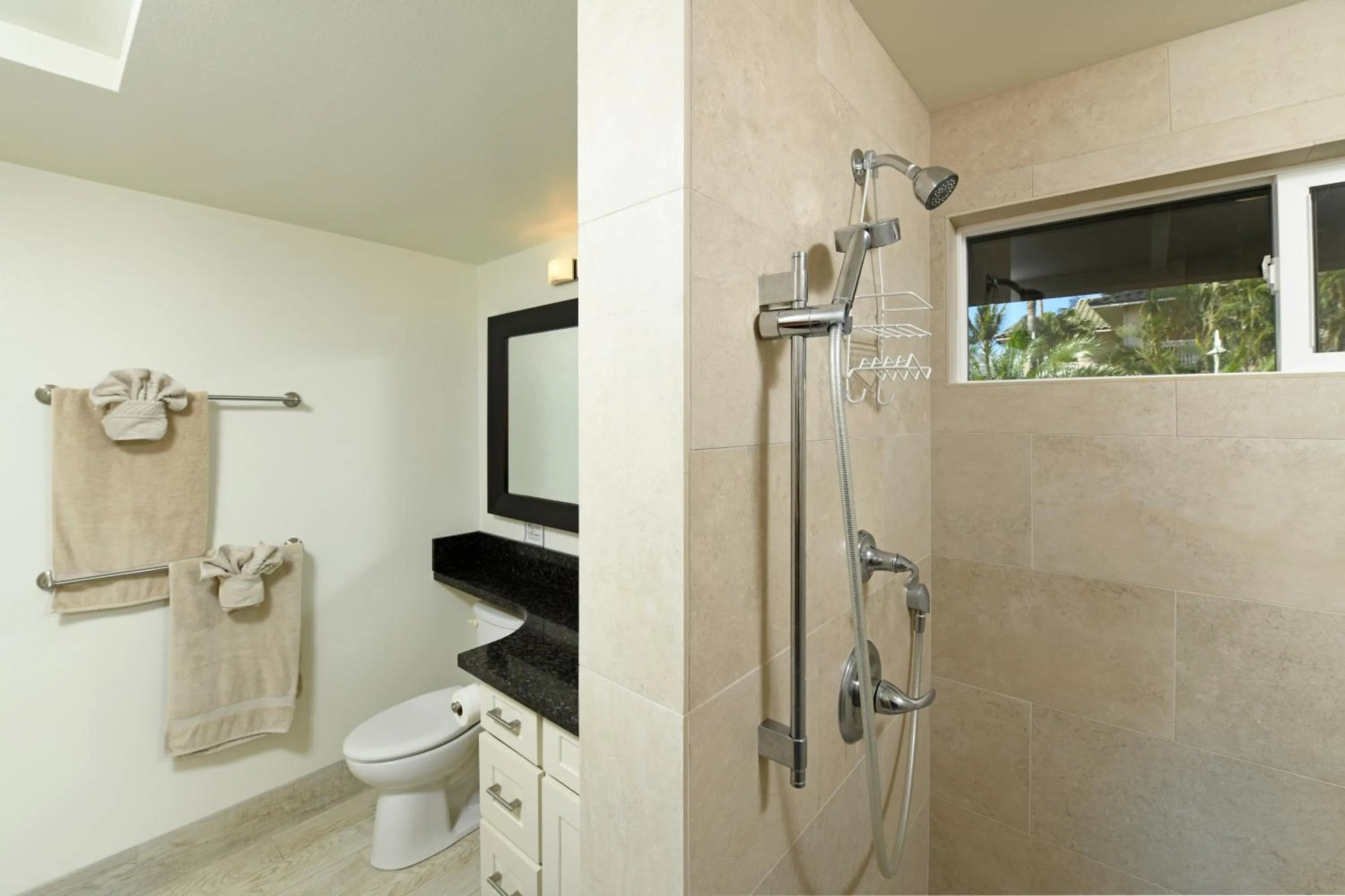 Bathroom in Nona Lani Cottages
