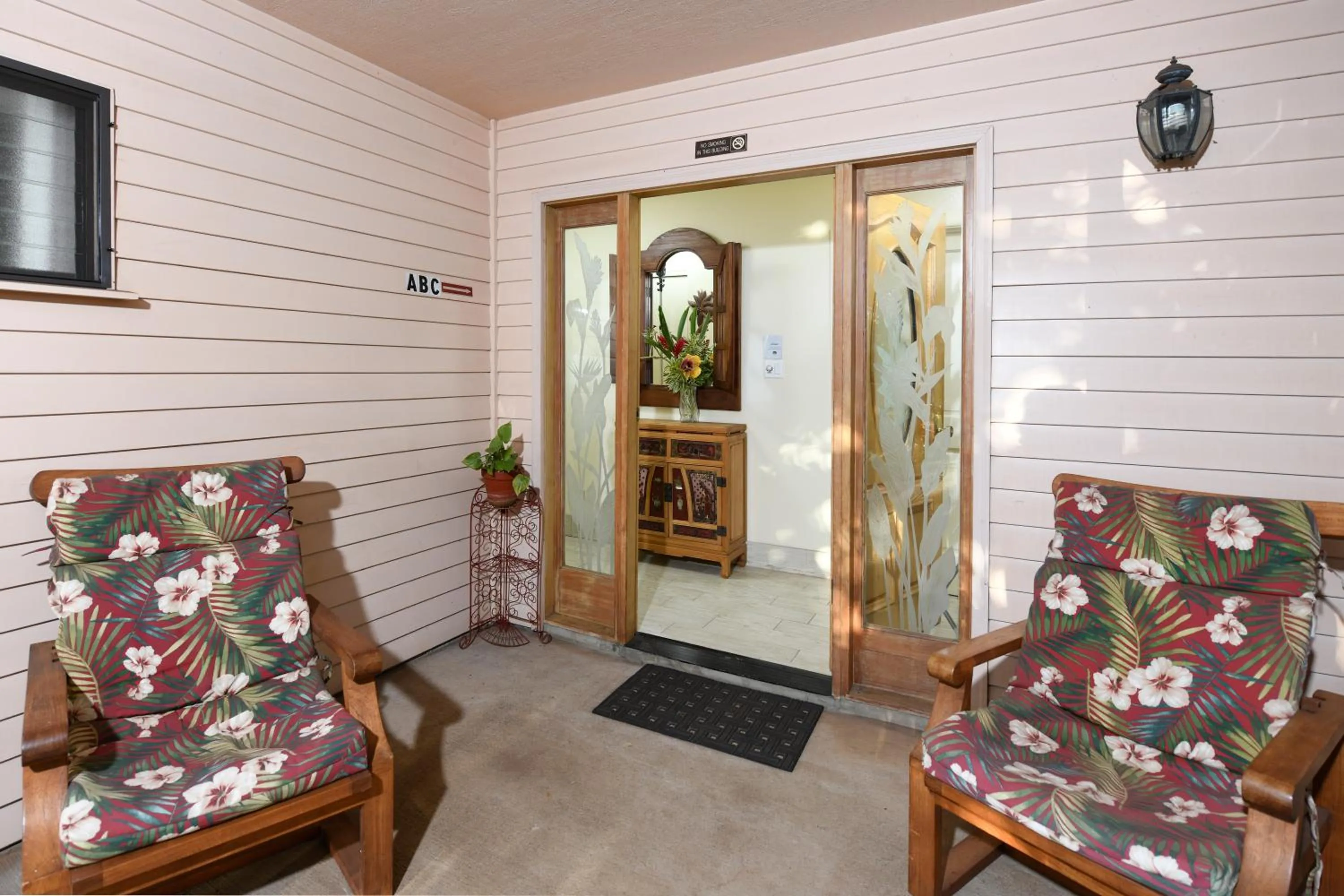 Facade/entrance in Nona Lani Cottages