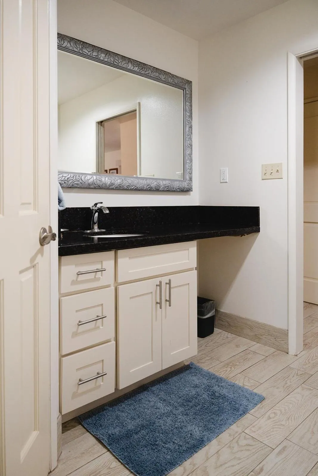 Bathroom in Nona Lani Cottages
