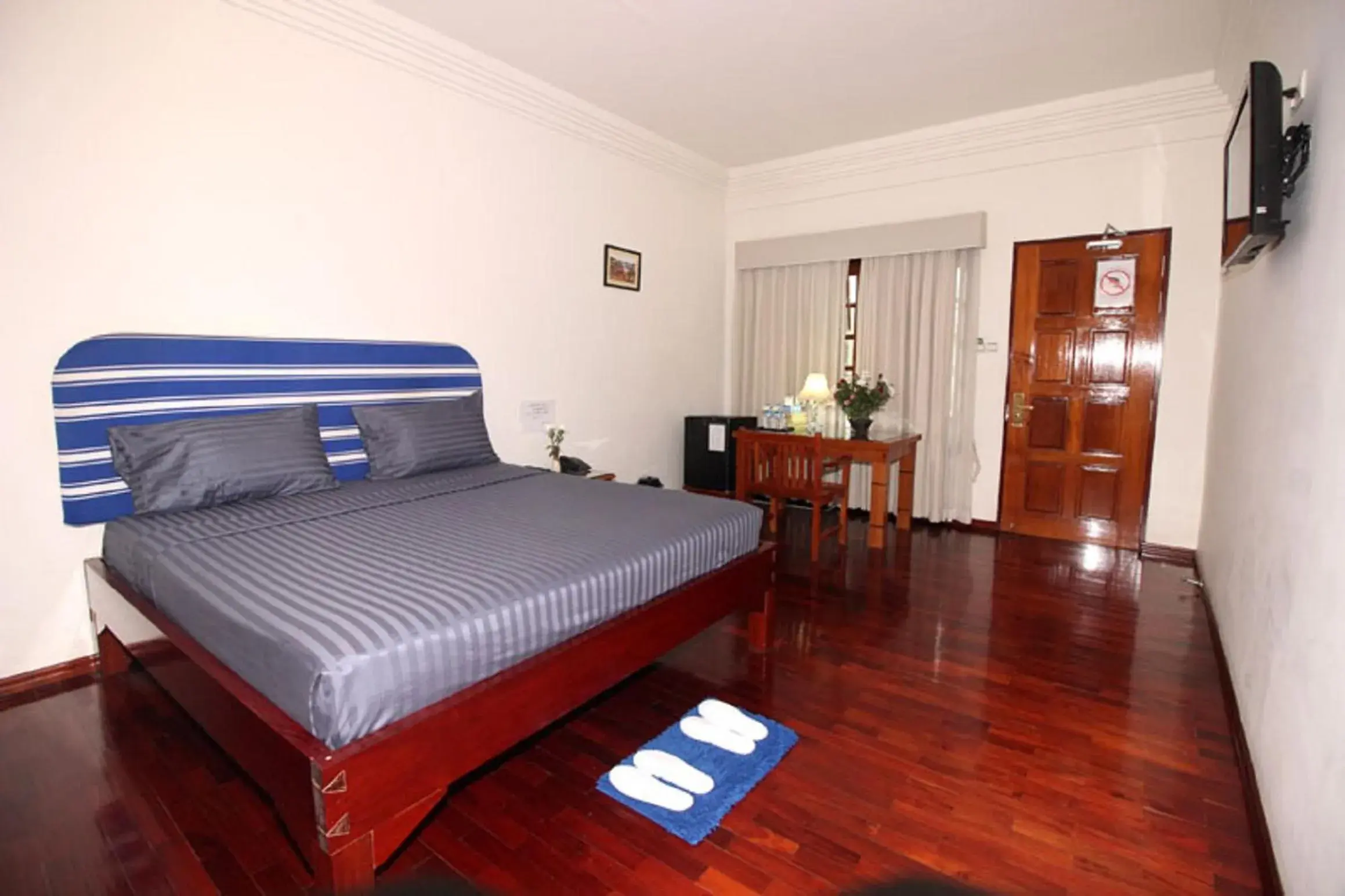 Pool Side Room in Myanmar Life Hotel Pool Side Room in Myanmar Life Hotel