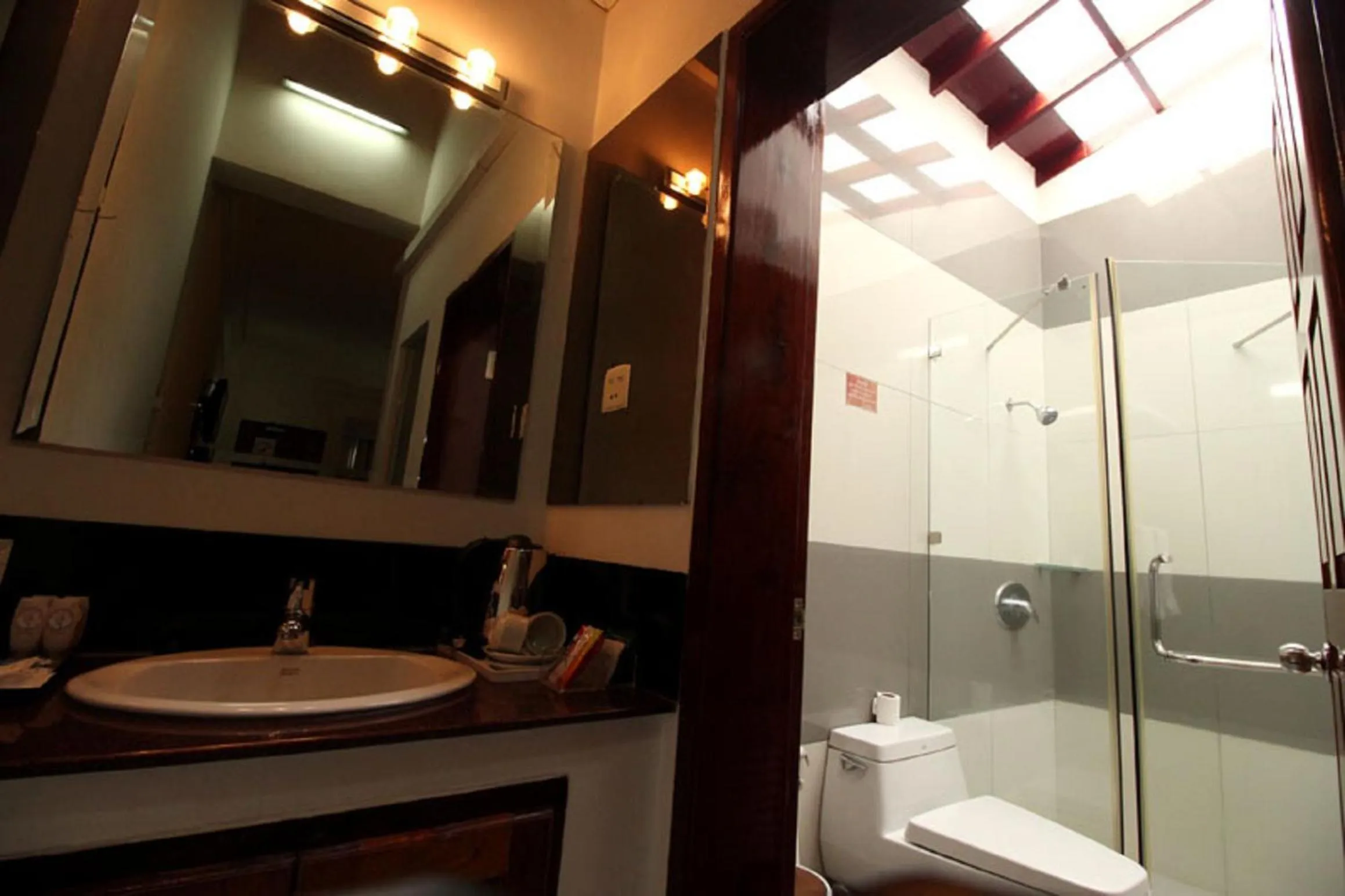 Toilet in Myanmar Life Hotel