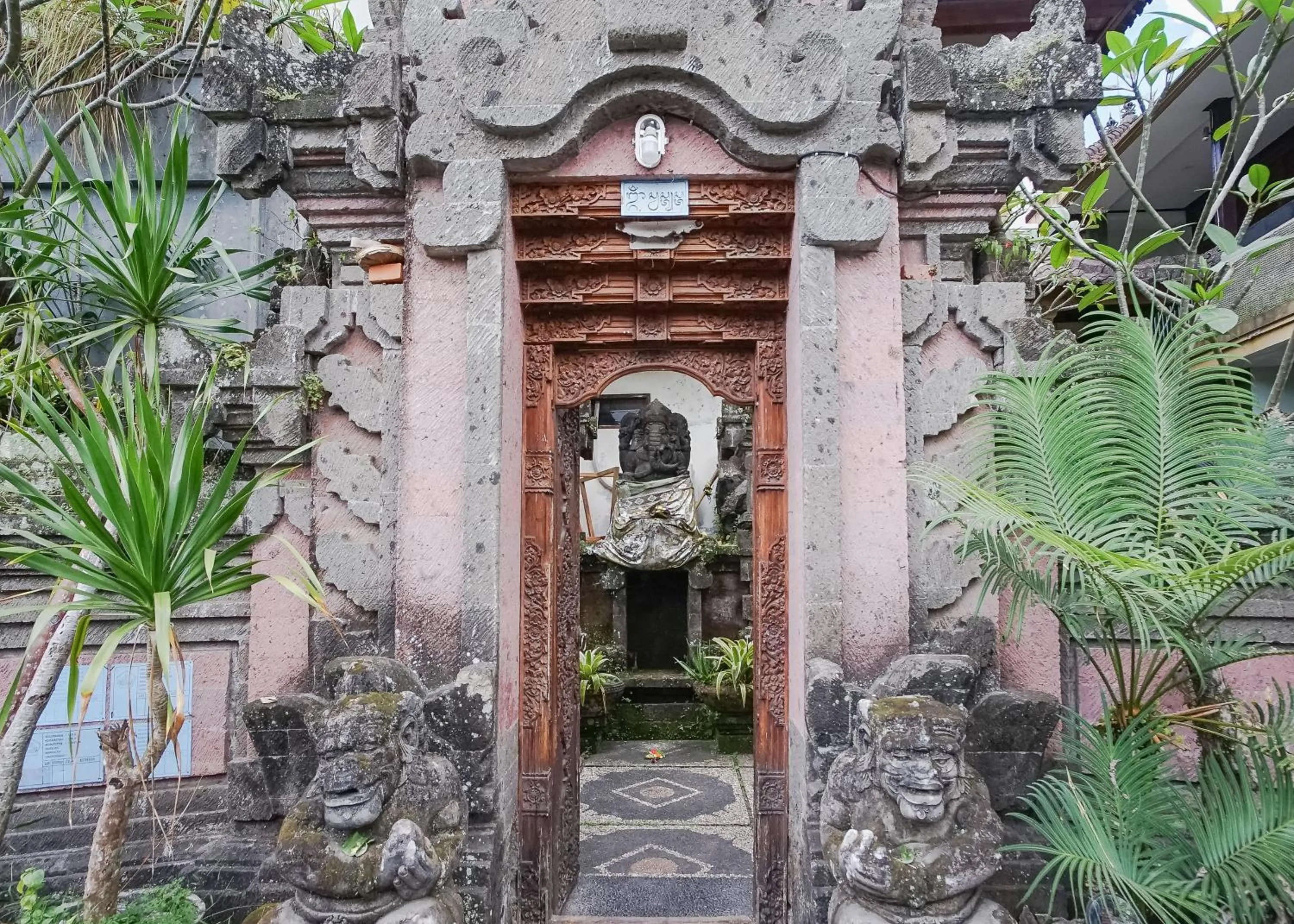 Facade/entrance in Aurora House Ubud
