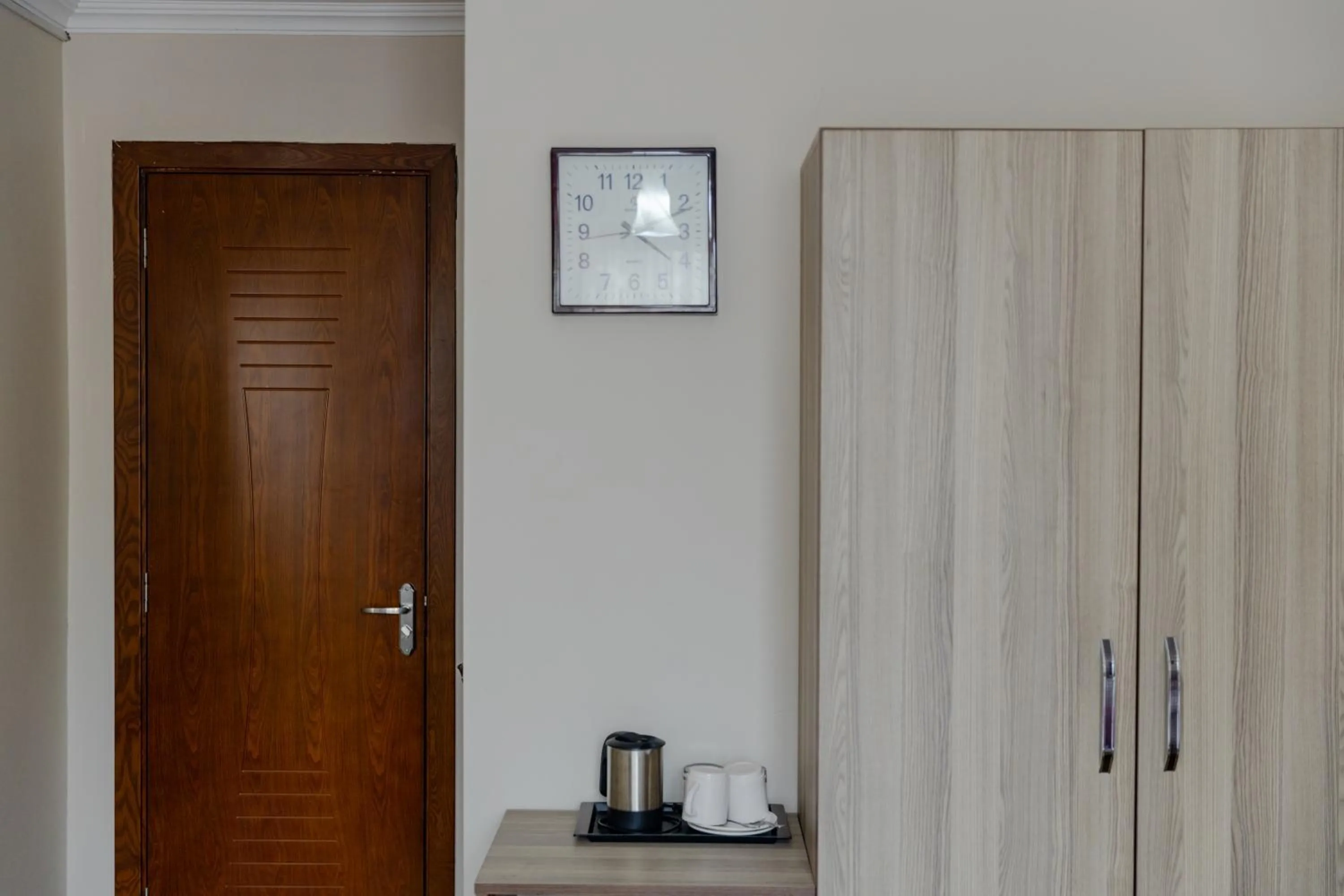 wardrobe in Daisi Sunset Hotel