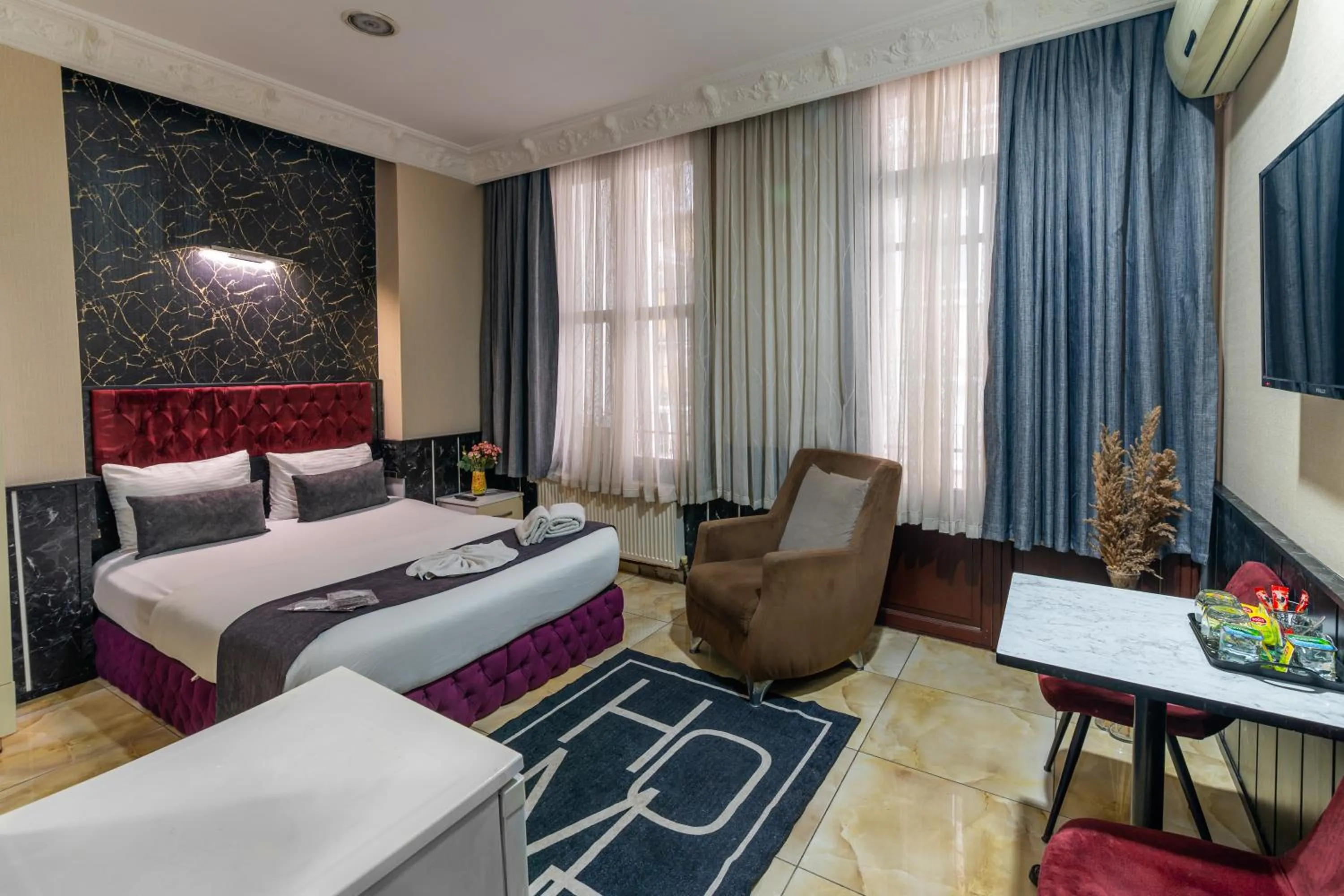 Photo of the whole room, Bed in Nest HOTEL Sisli