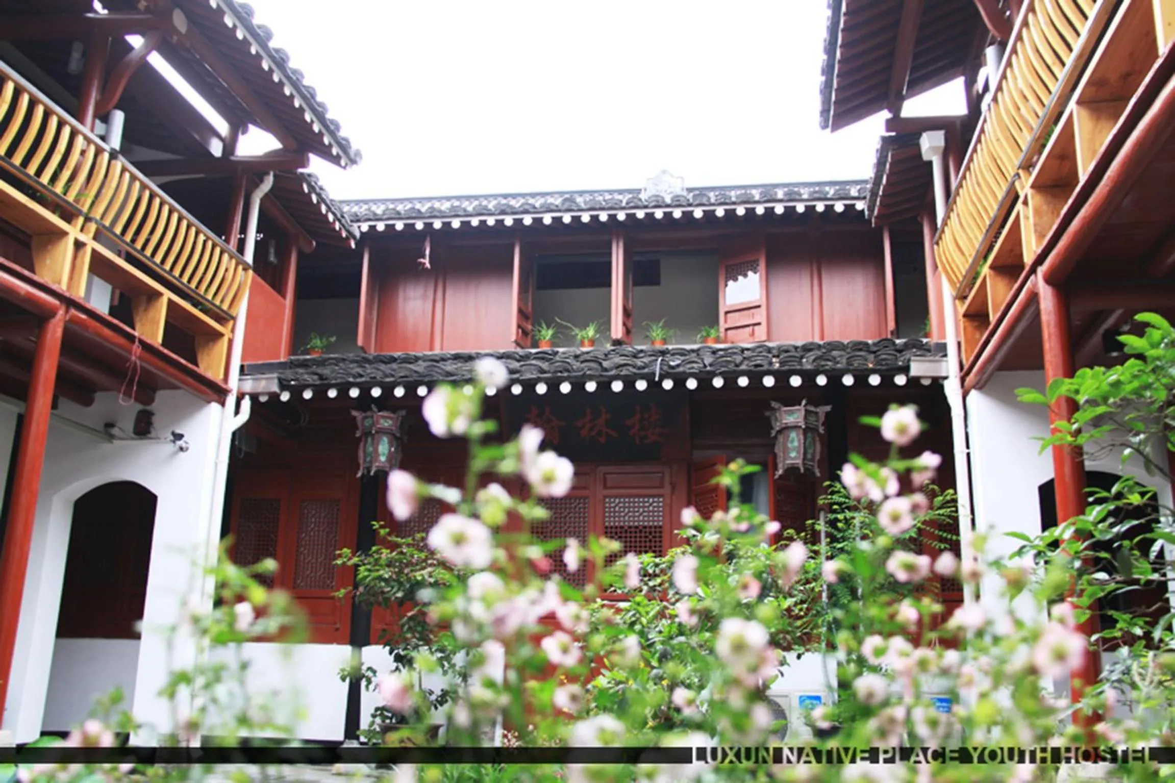 Property building in Shaoxing Laotaimen Luxun Native Place Youth Hostel