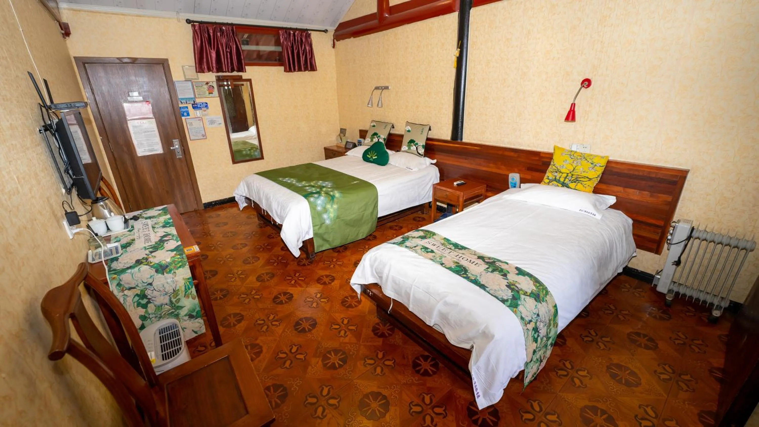 Bed in Shaoxing Laotaimen Luxun Native Place Youth Hostel