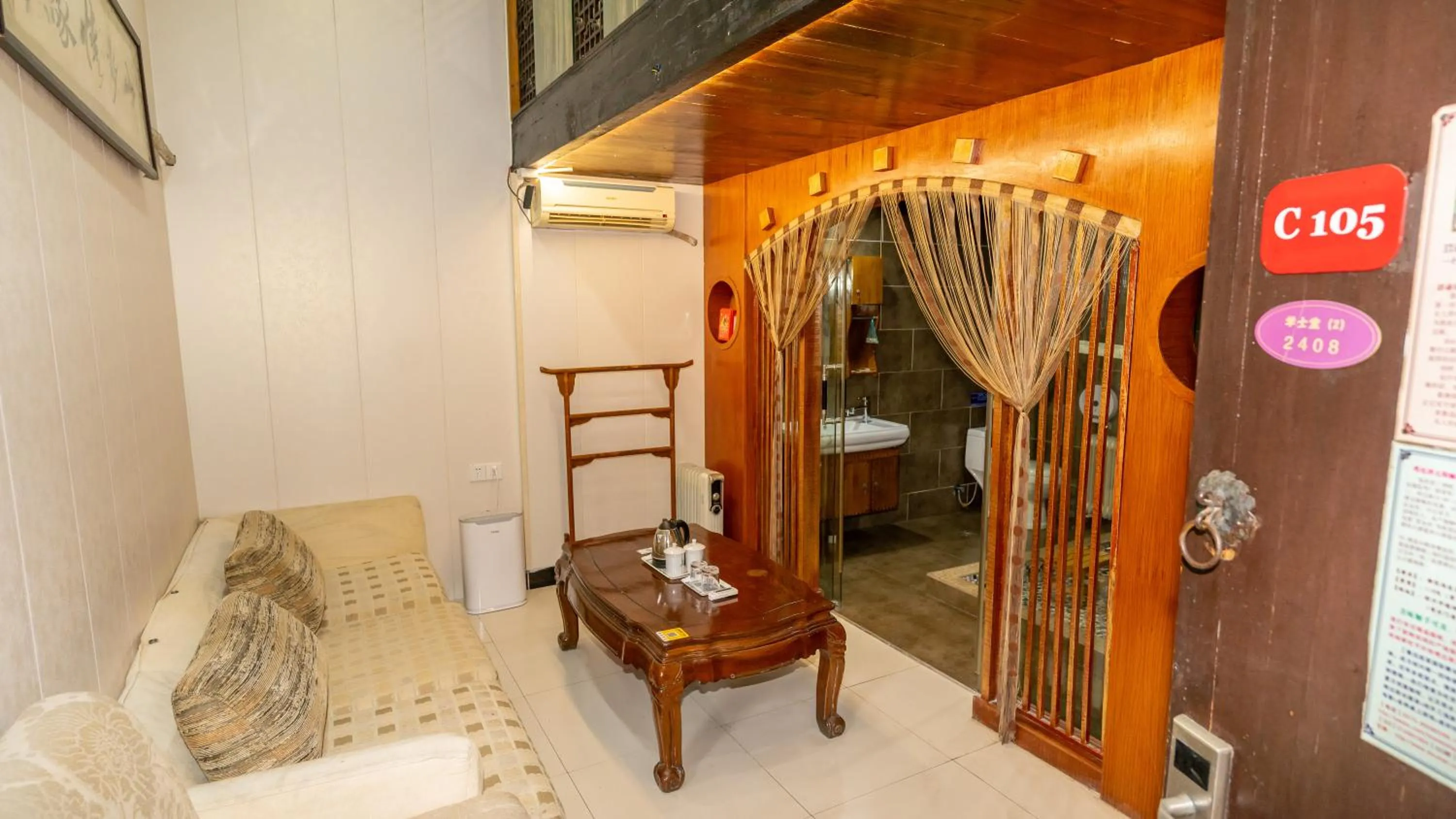 Shaoxing Laotaimen Luxun Native Place Youth Hostel