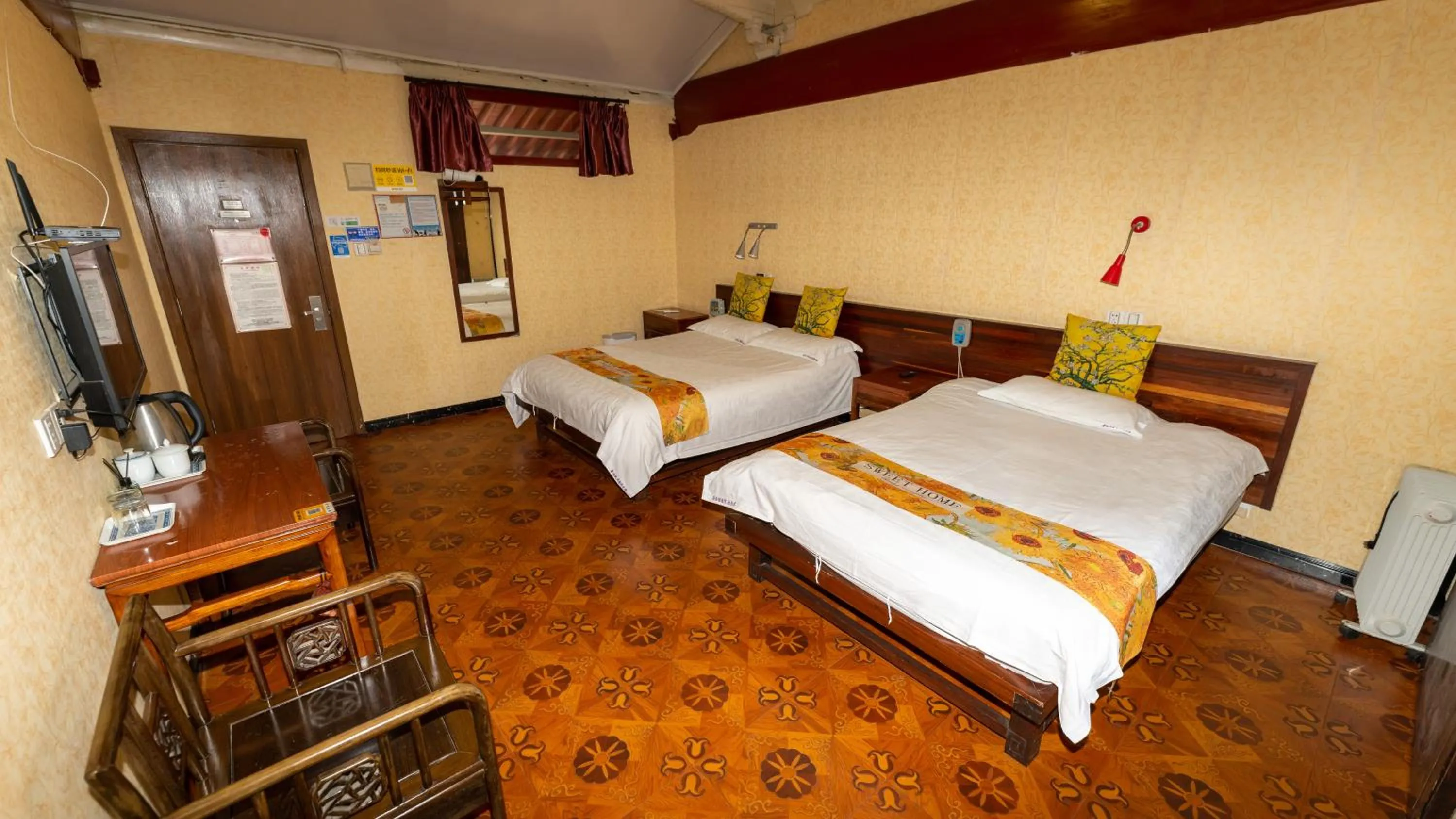 Bed in Shaoxing Laotaimen Luxun Native Place Youth Hostel