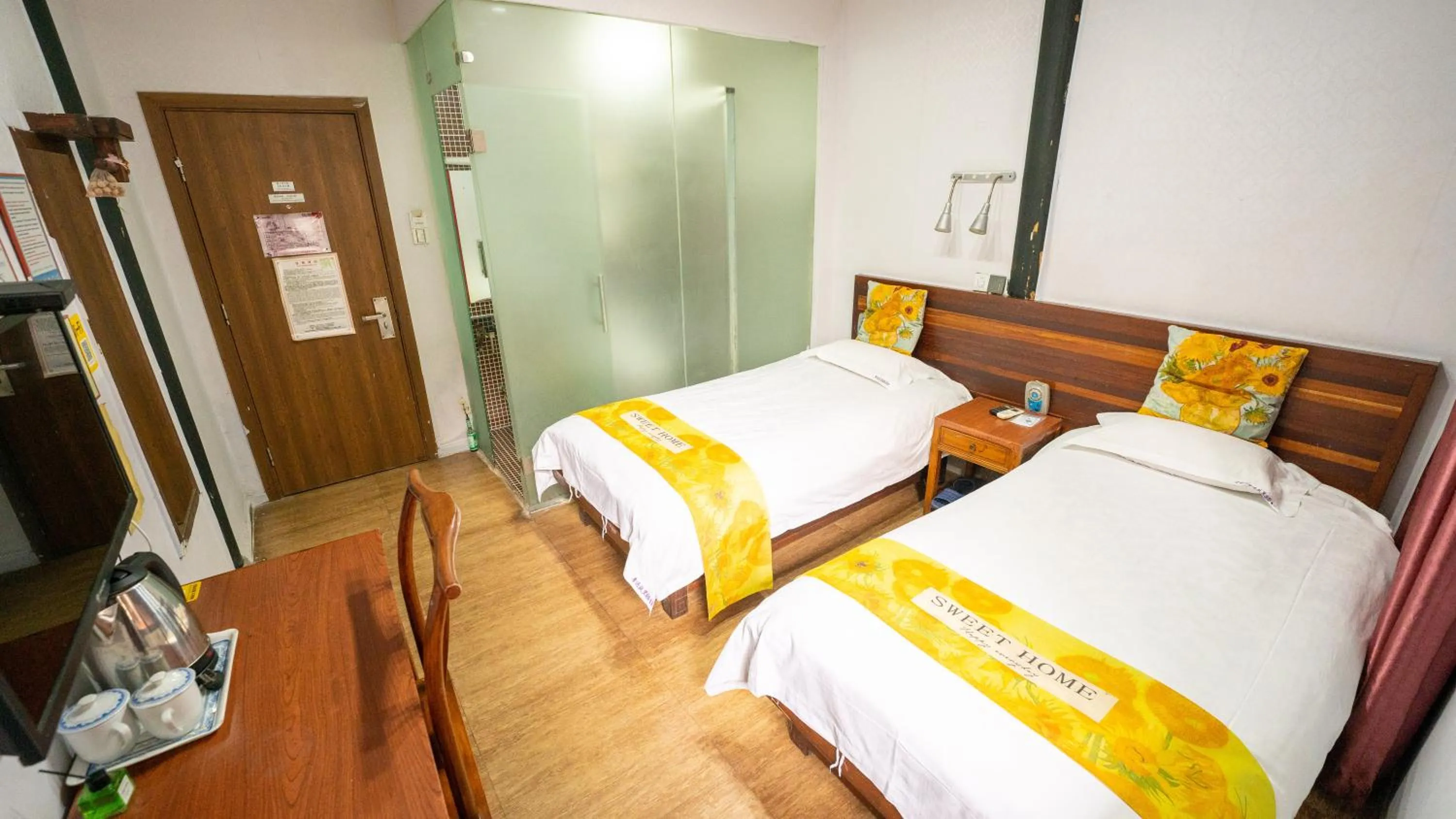 Bed in Shaoxing Laotaimen Luxun Native Place Youth Hostel