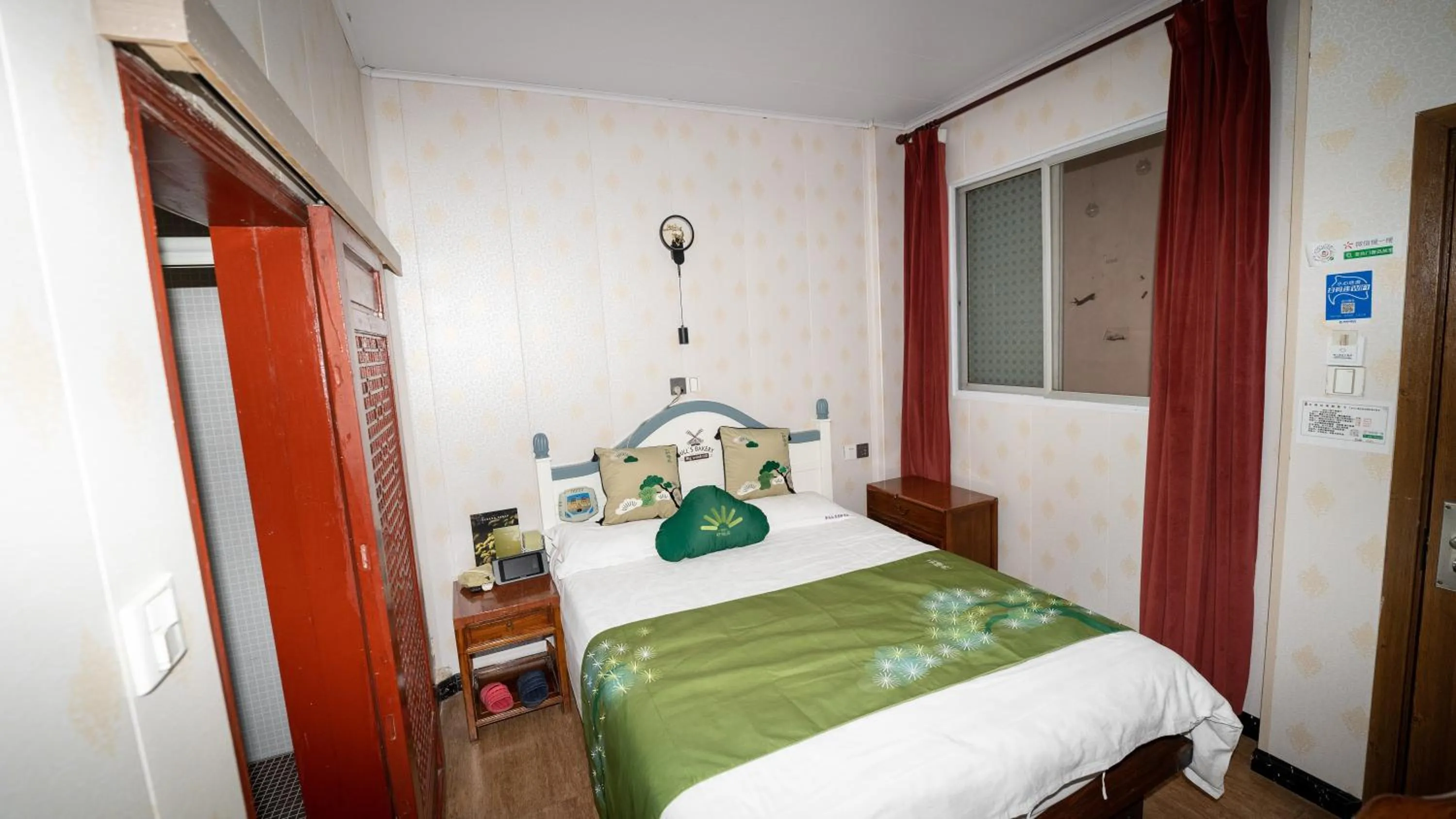 Bed in Shaoxing Laotaimen Luxun Native Place Youth Hostel