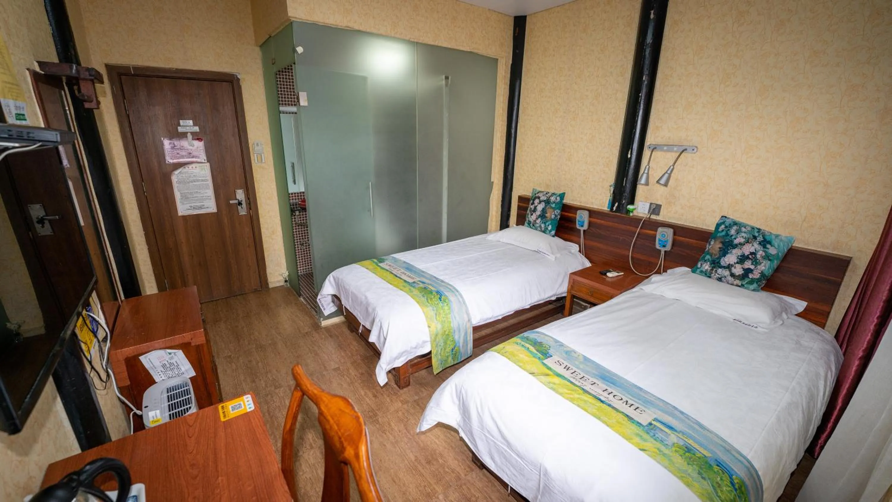 Bed in Shaoxing Laotaimen Luxun Native Place Youth Hostel