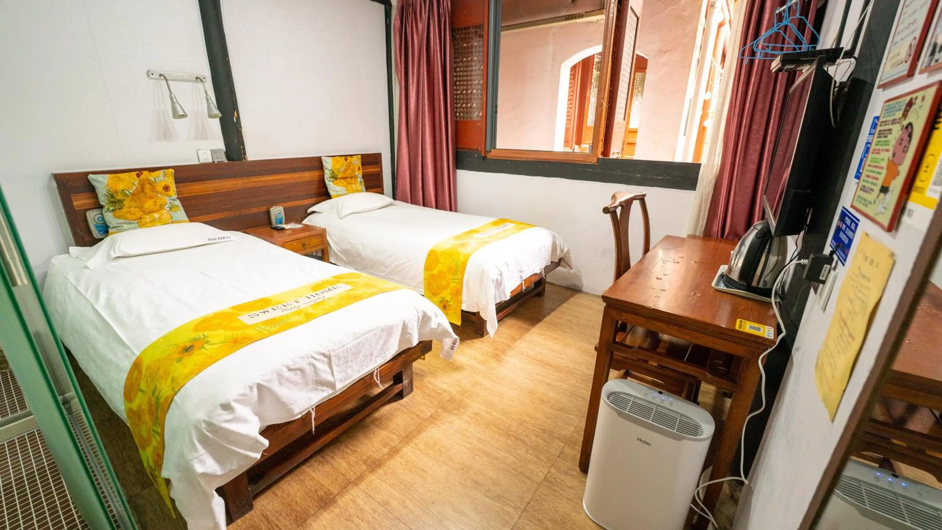 Bed in Shaoxing Laotaimen Luxun Native Place Youth Hostel