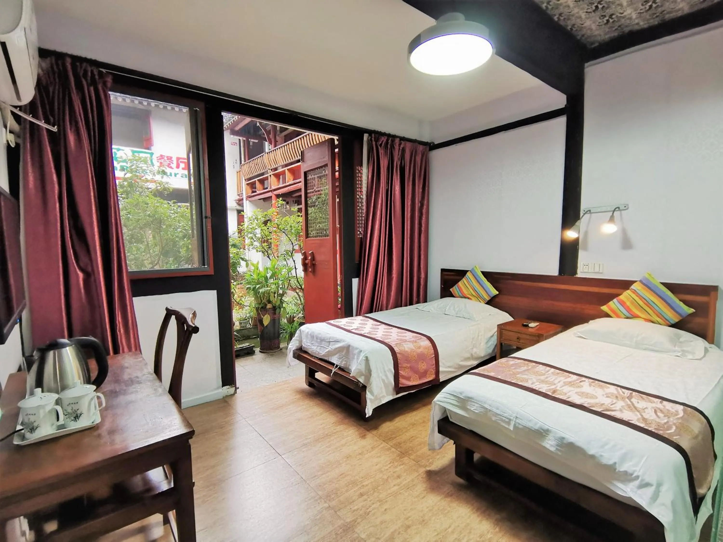 Photo of the whole room, Bed in Shaoxing Laotaimen Luxun Native Place Youth Hostel