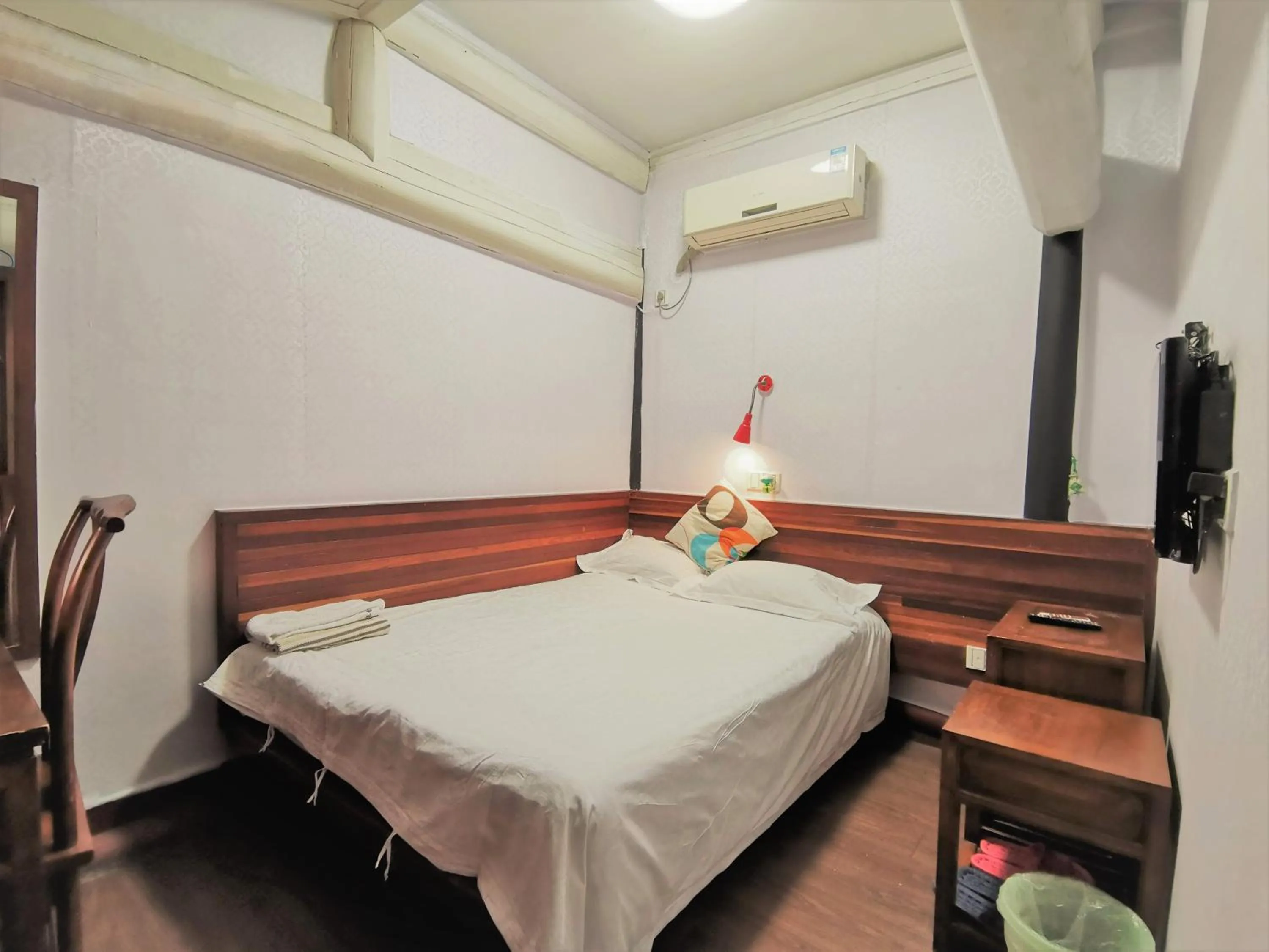 Bed in Shaoxing Laotaimen Luxun Native Place Youth Hostel