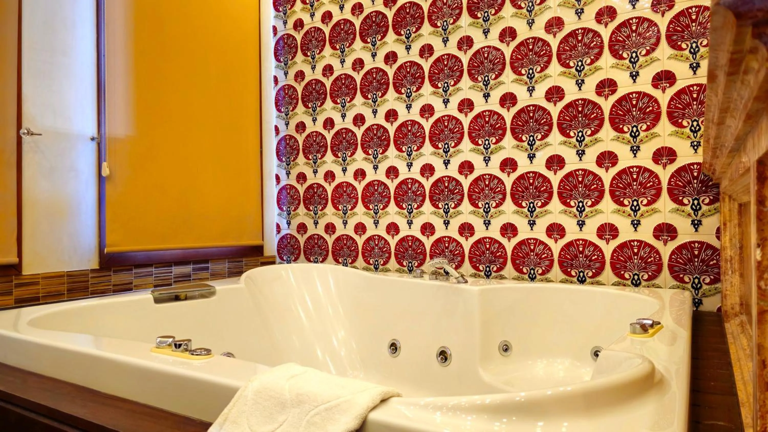 Hot Tub in Eski Masal Hotel - Special Class