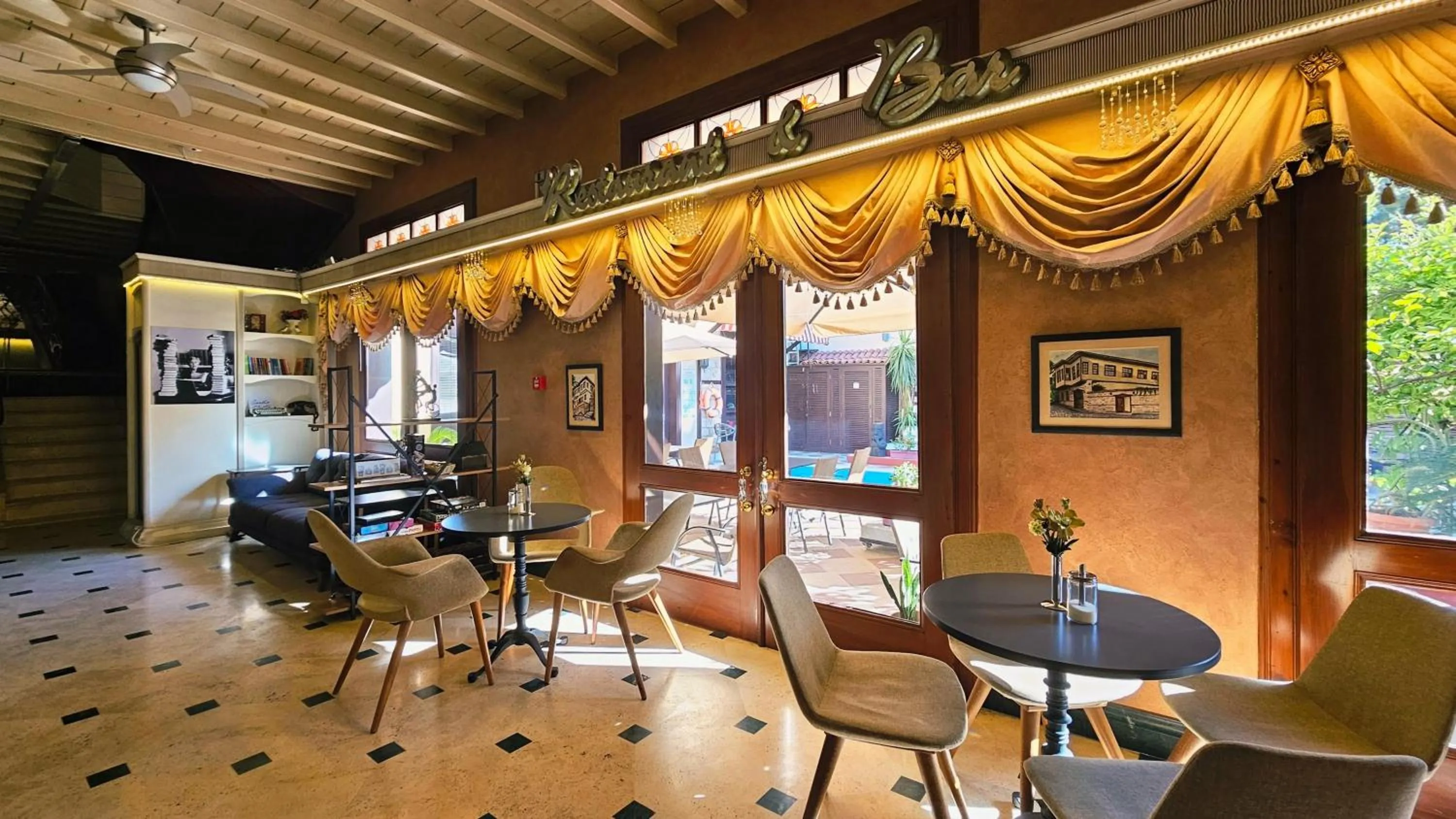 Restaurant/places to eat in Eski Masal Hotel - Special Class