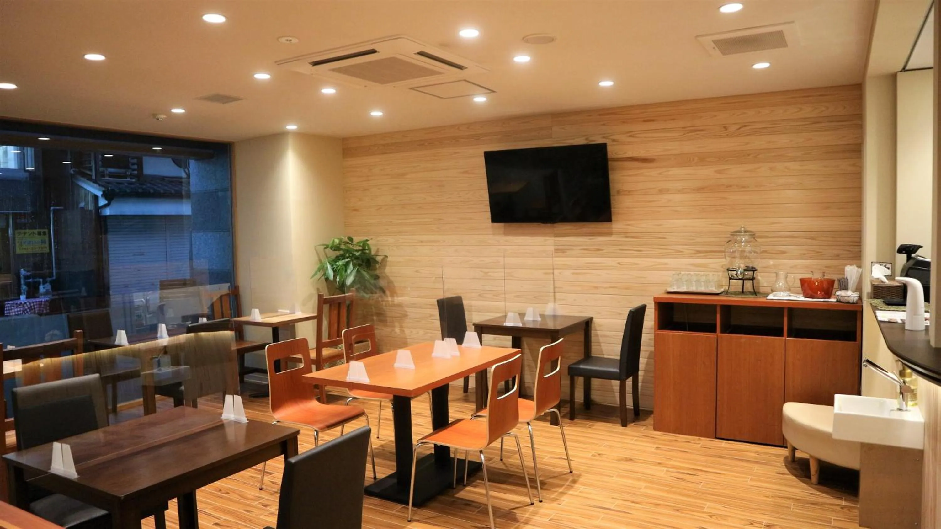 Restaurant/places to eat in Bakery Hotel Chateau D'or