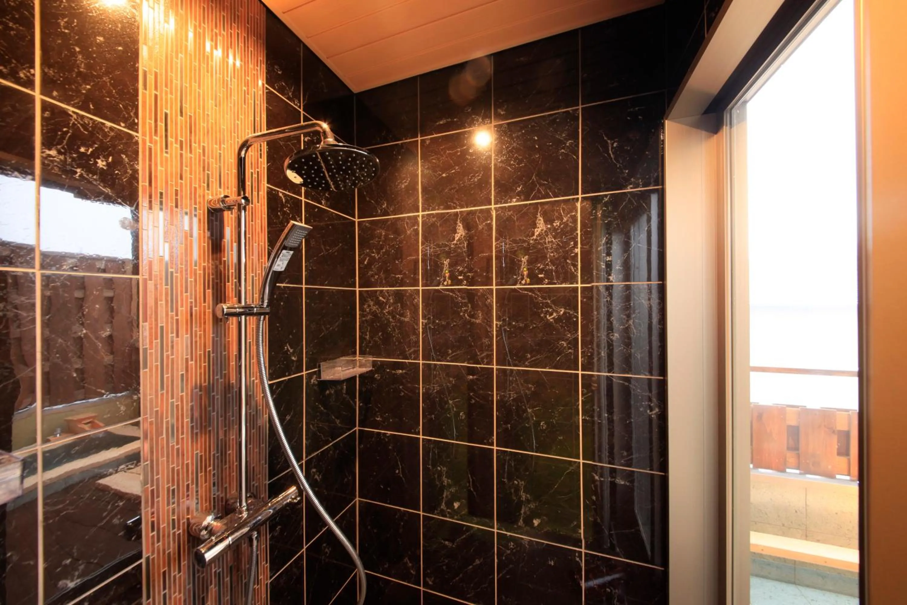 Shower in Tensui Saryo