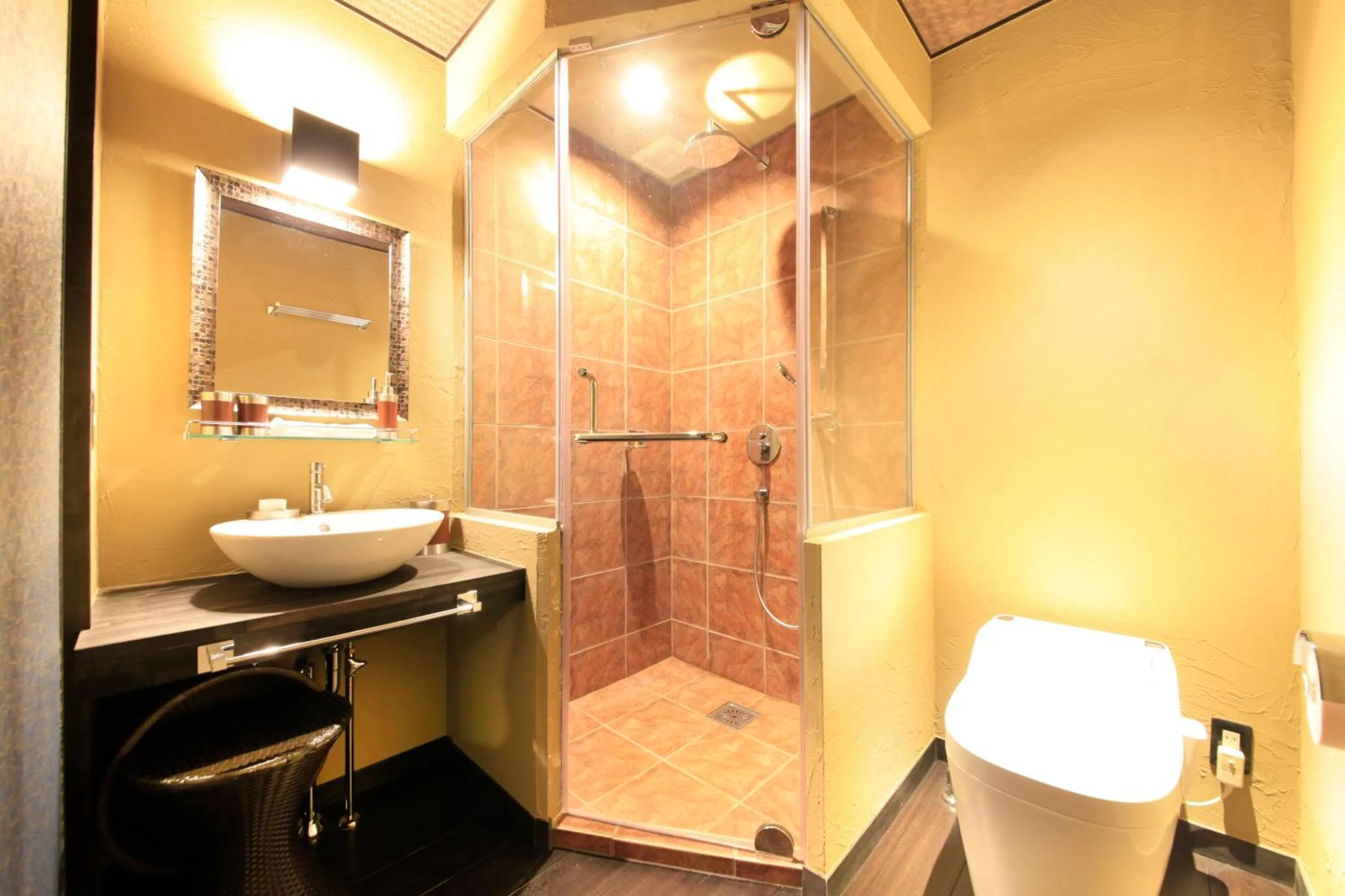 Shower in Tensui Saryo