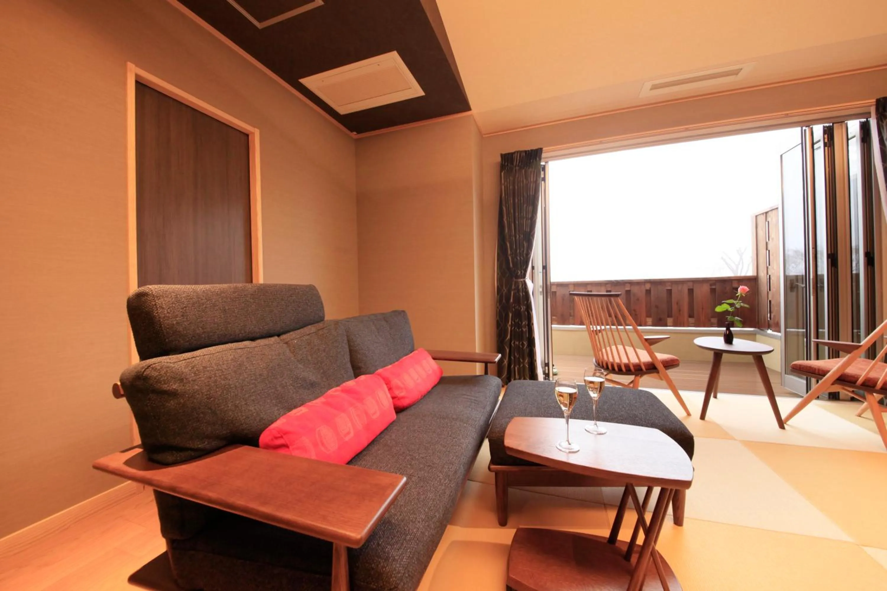 Decorative detail in Tensui Saryo