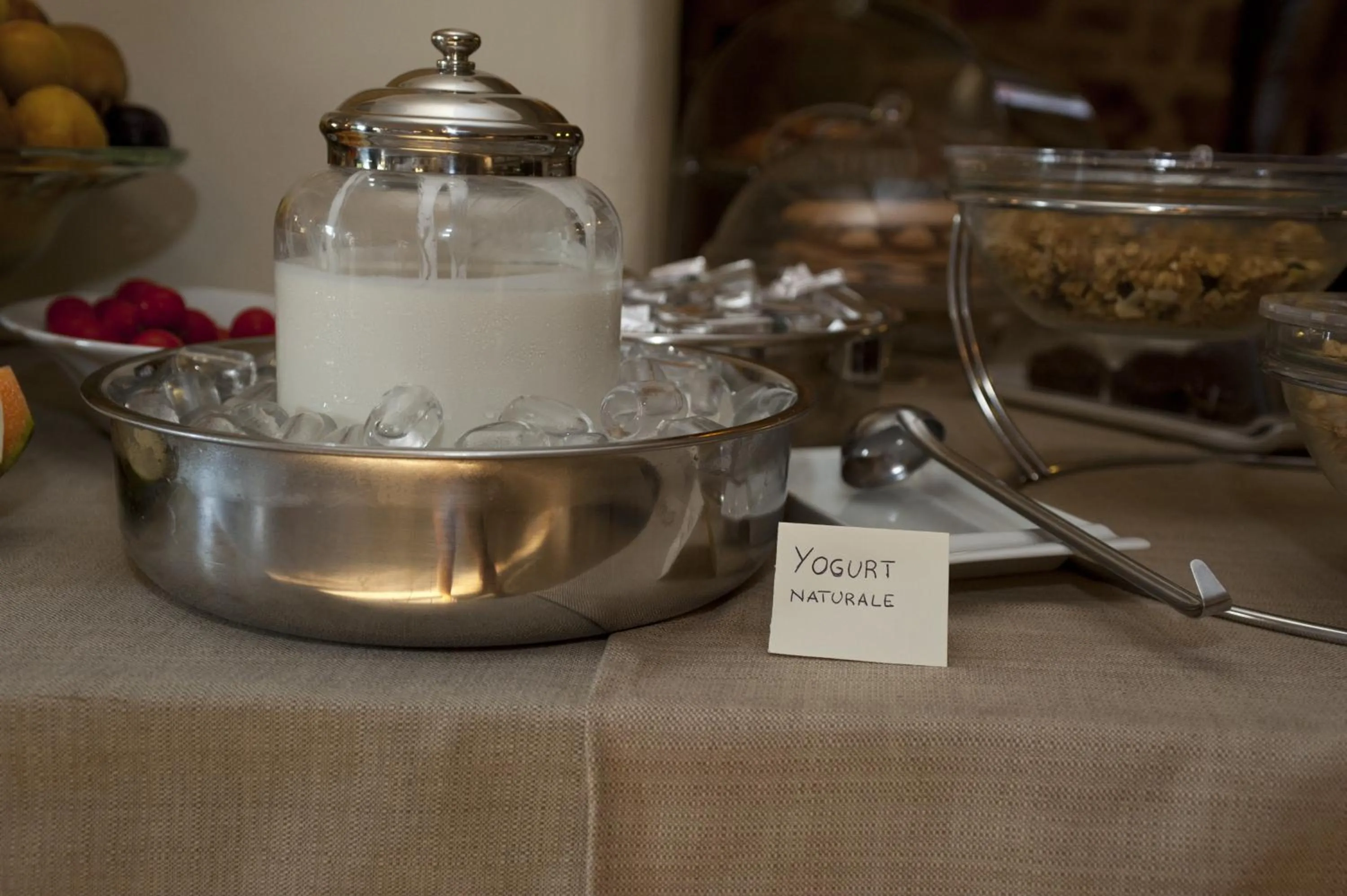 Restaurant/places to eat in Nascar Hotel