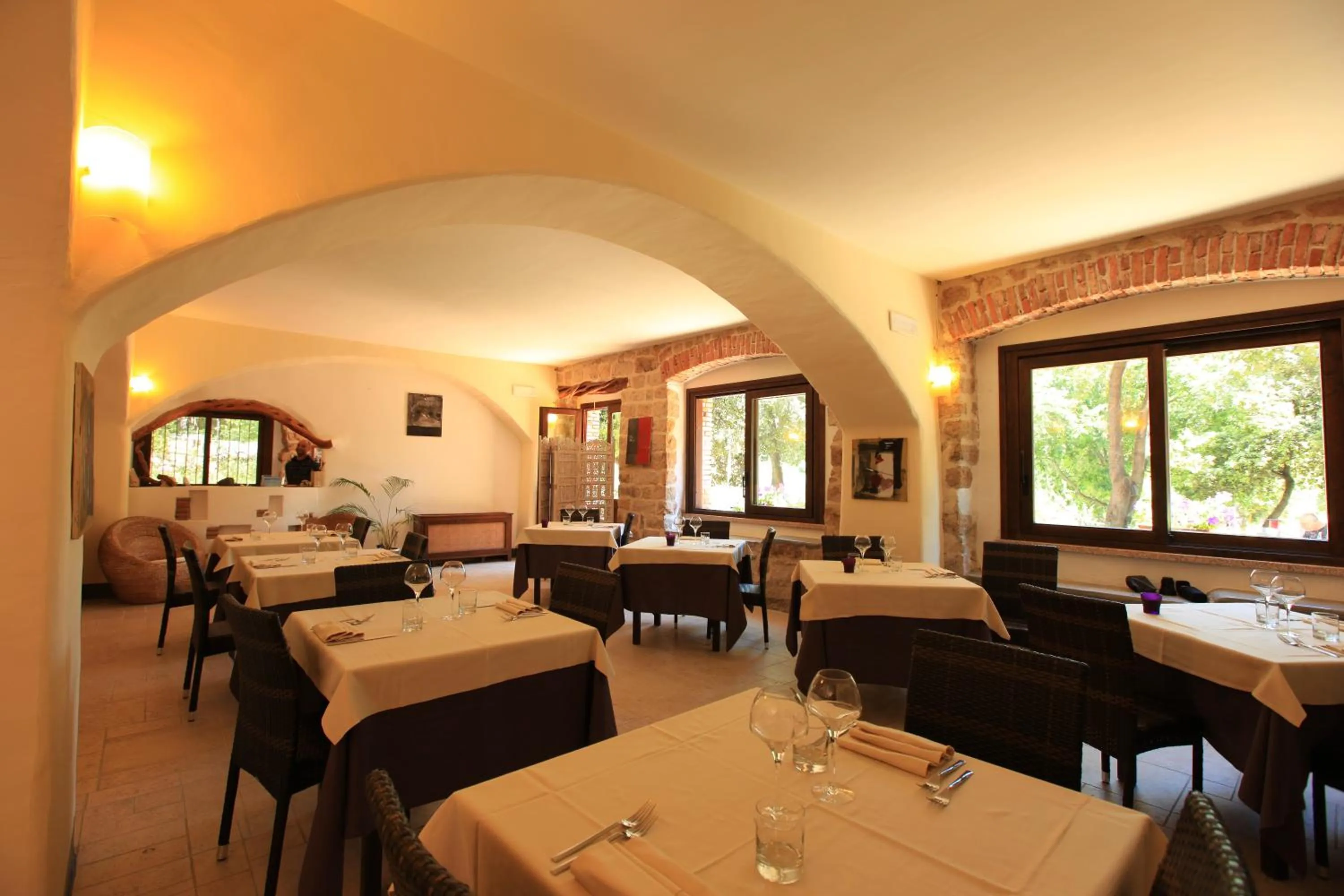 Restaurant/places to eat in Nascar Hotel