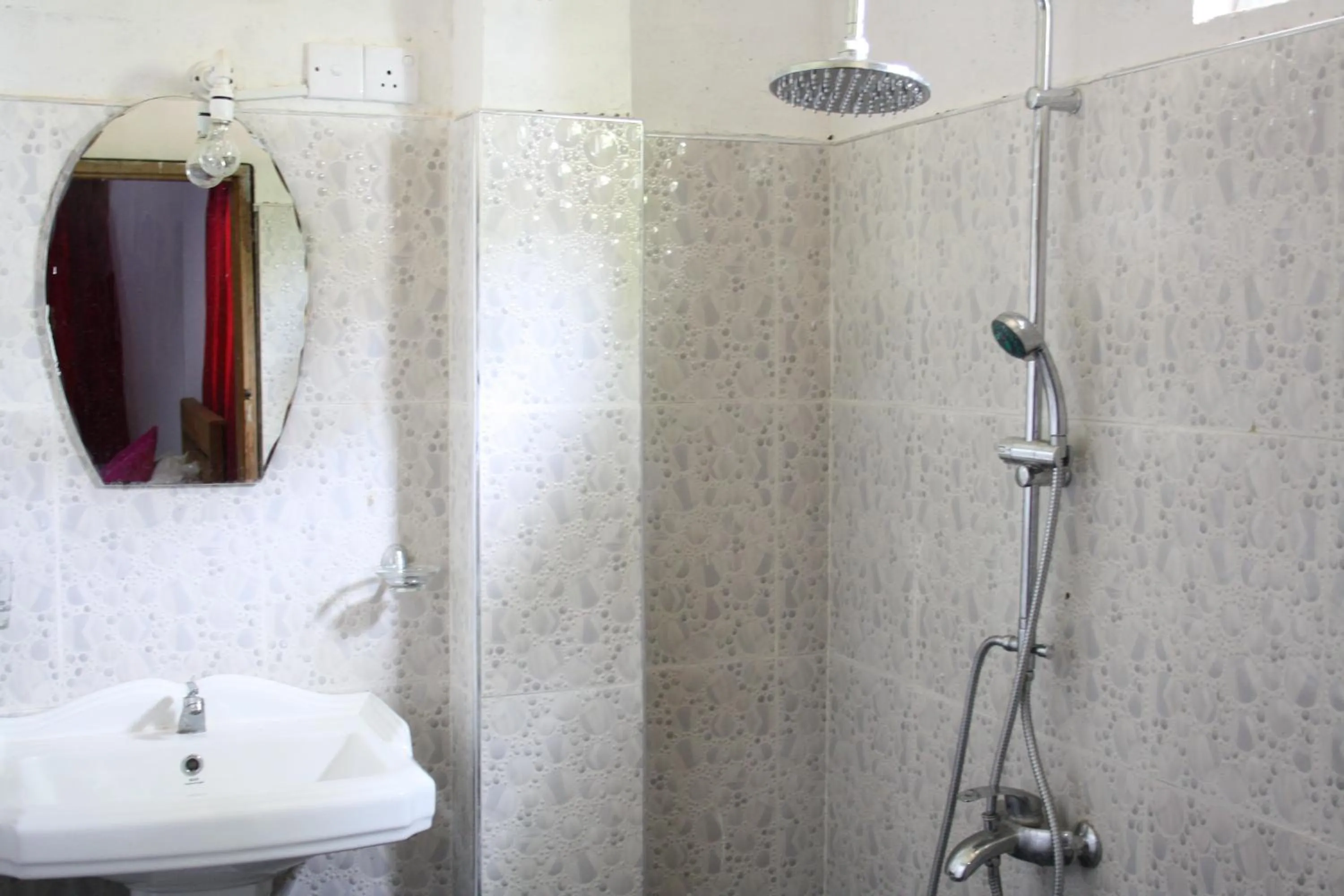 Shower in Ella New Green View