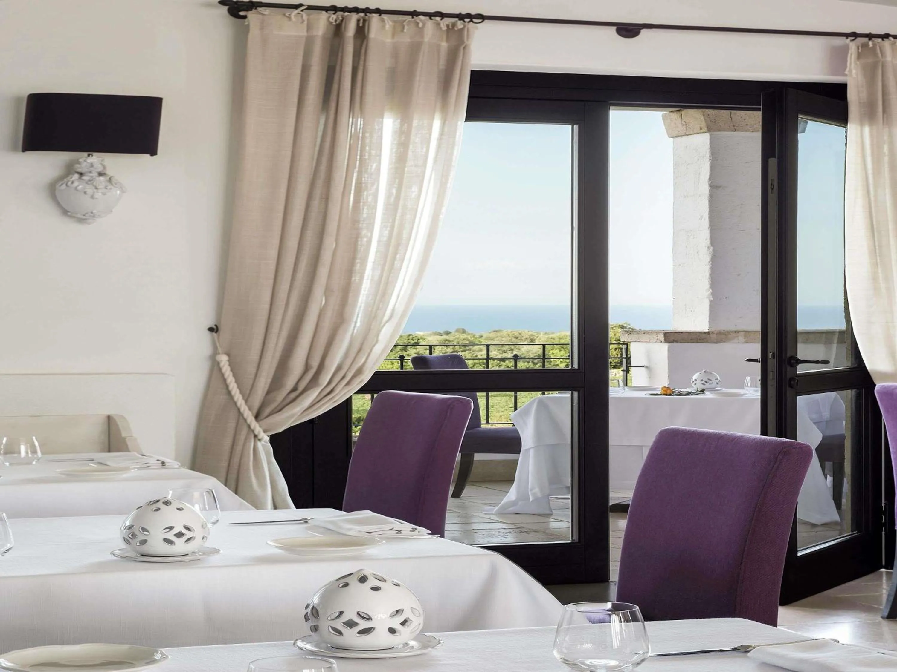 Restaurant/places to eat, Bed in Borgobianco Resort & Spa Polignano - MGallery Collection