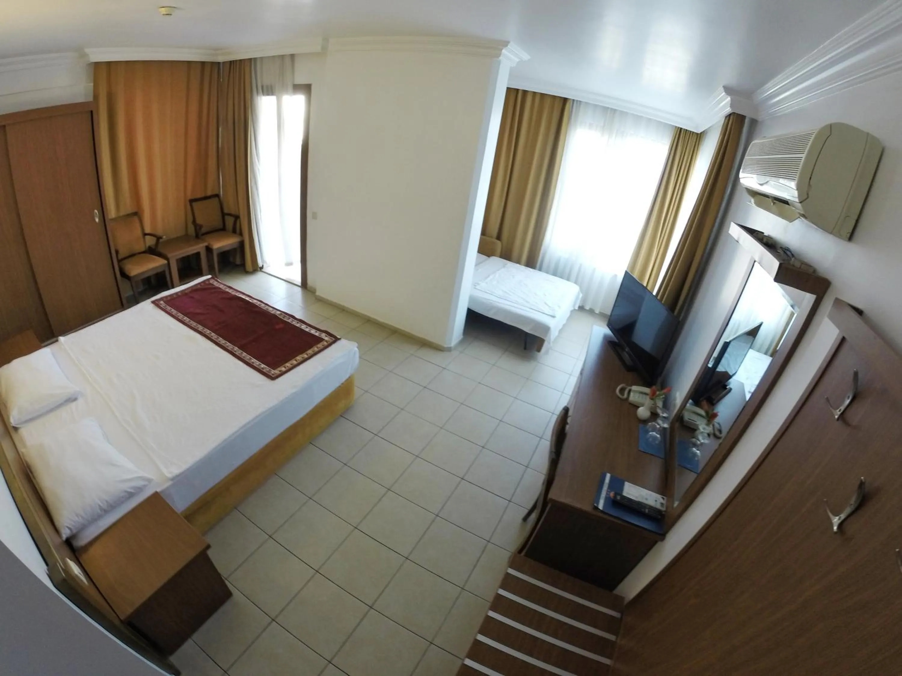 Photo of the whole room, Bed in Hotel Royal Hill