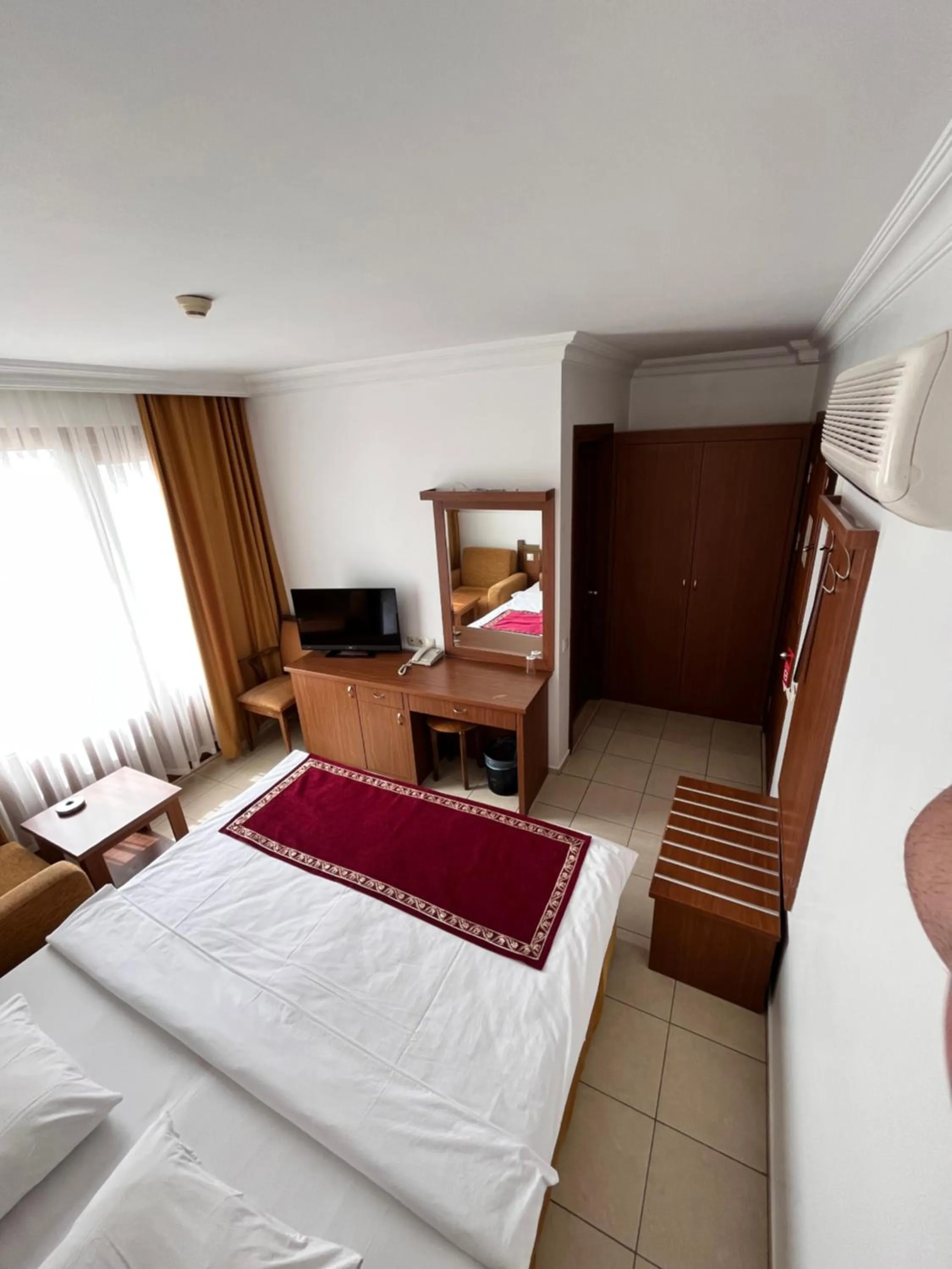 Photo of the whole room, Bed in Hotel Royal Hill