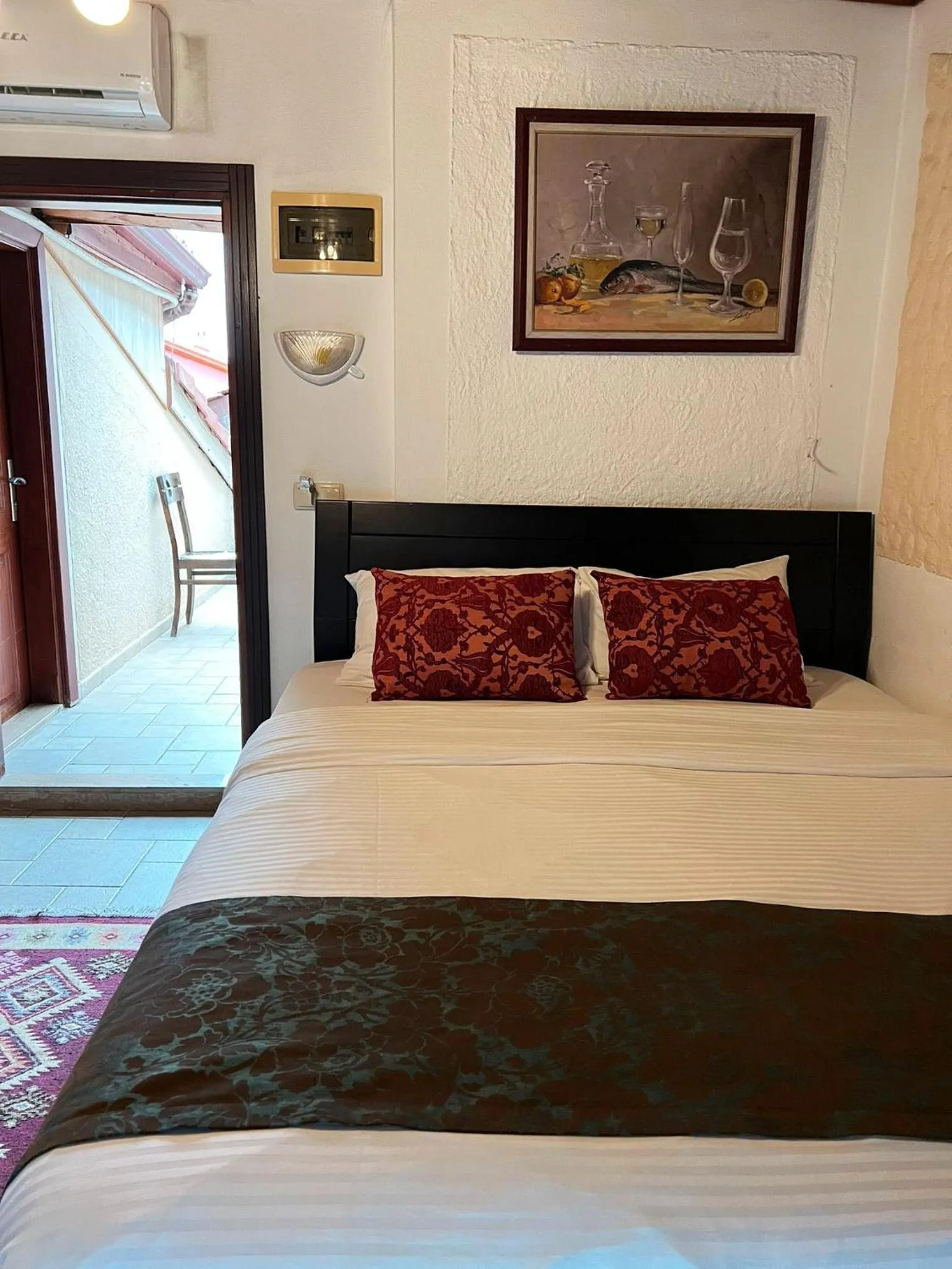 Bed in Cicerone Lodge Hotel