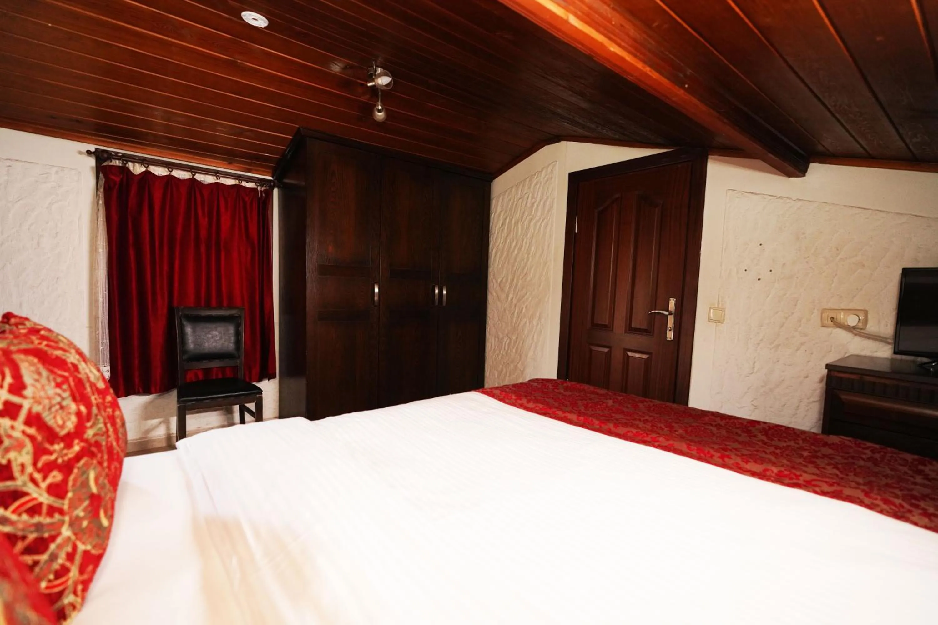 Bed in Cicerone Lodge Hotel