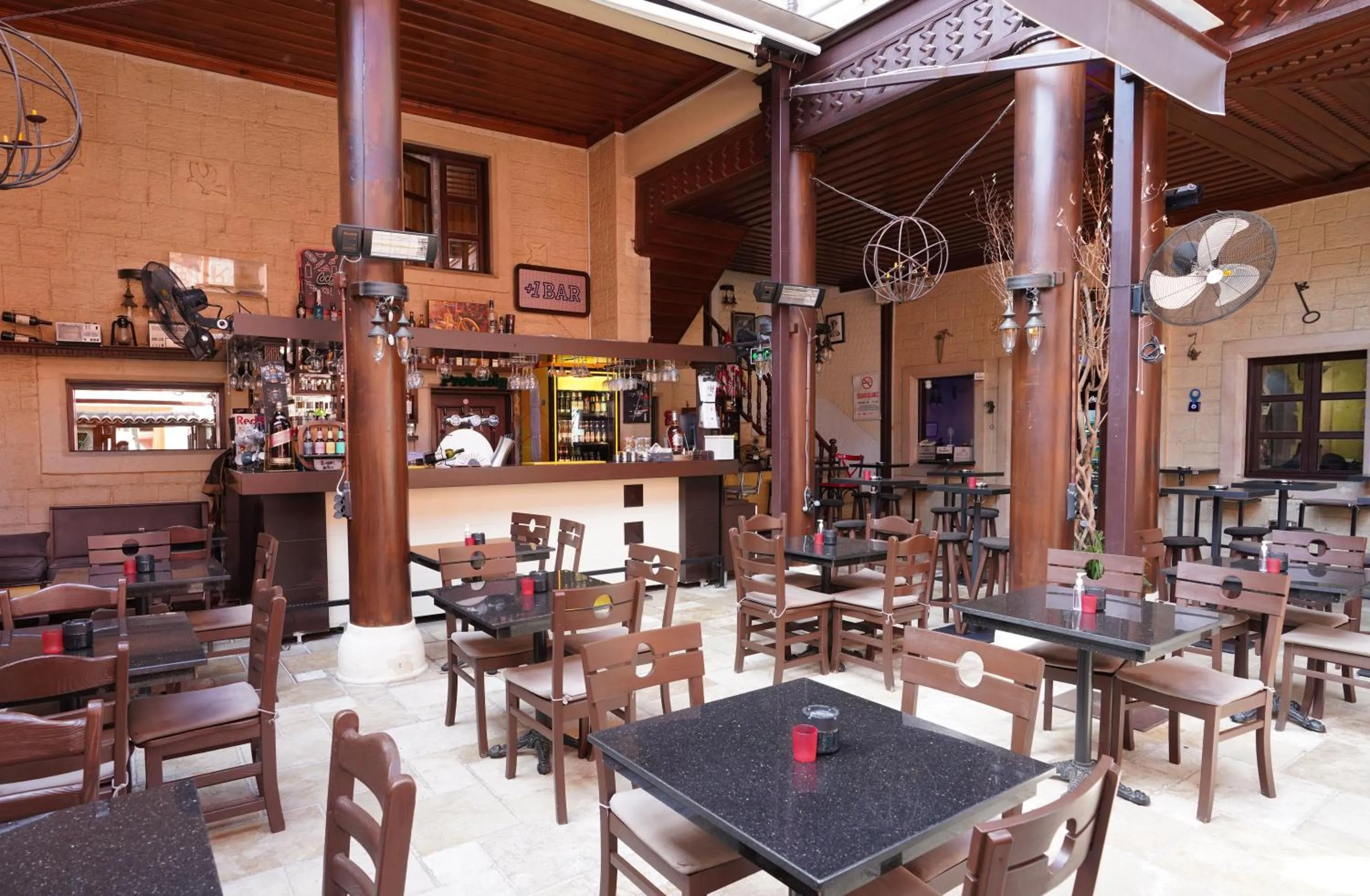 Restaurant/places to eat in Cicerone Lodge Hotel