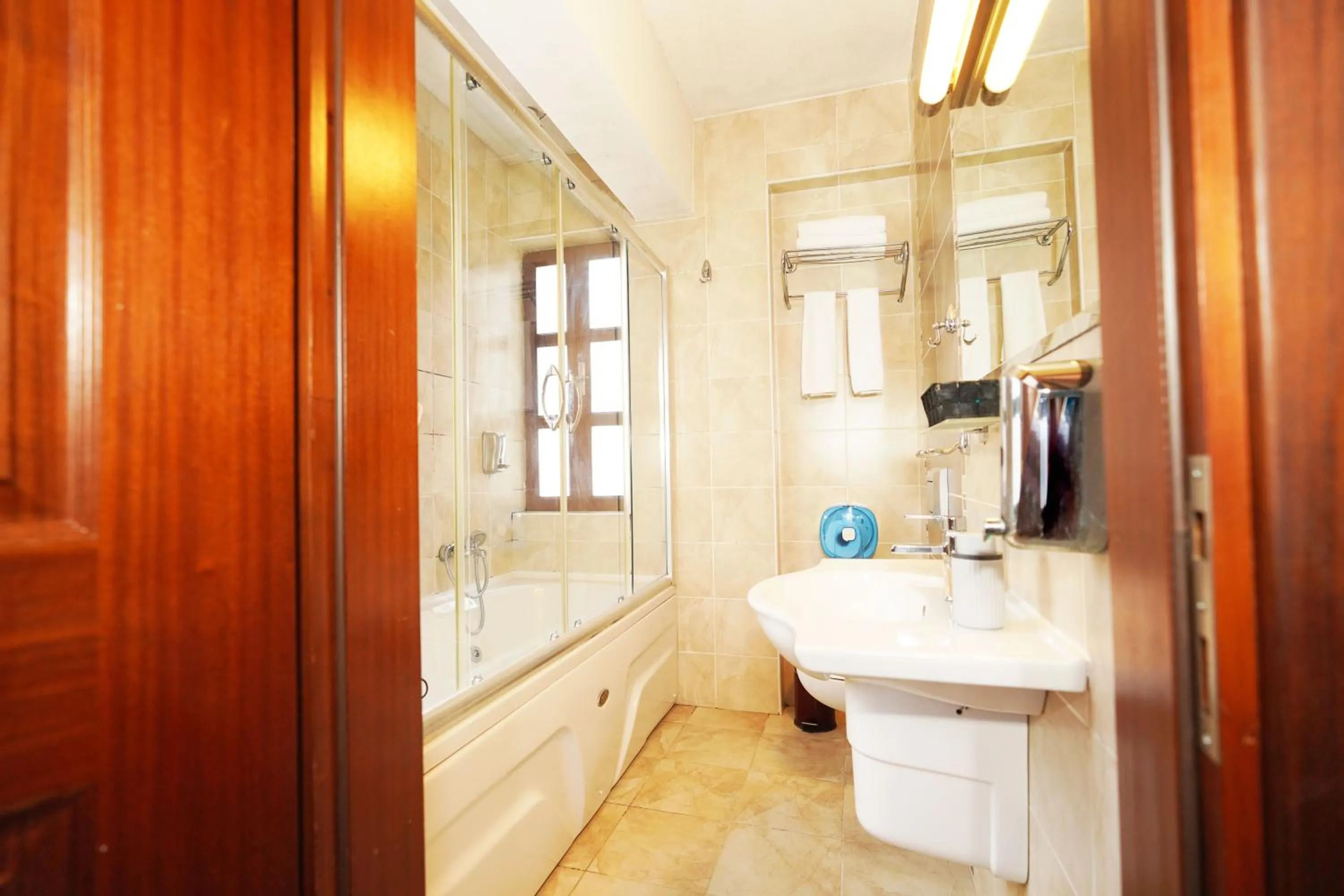 Cicerone Lodge Hotel