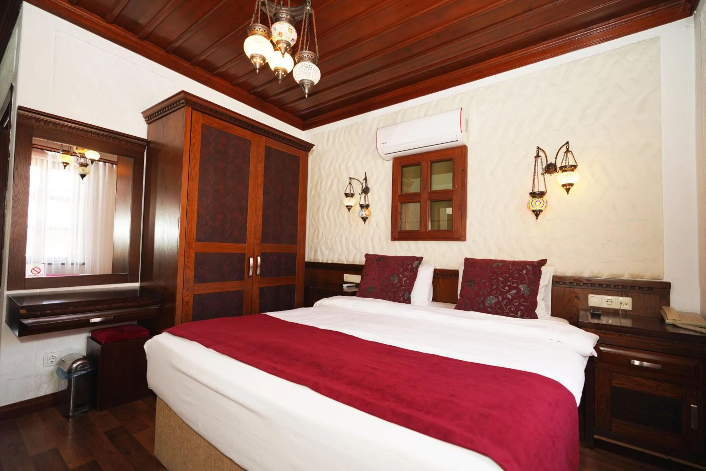 Massage, Bed in Cicerone Lodge Hotel