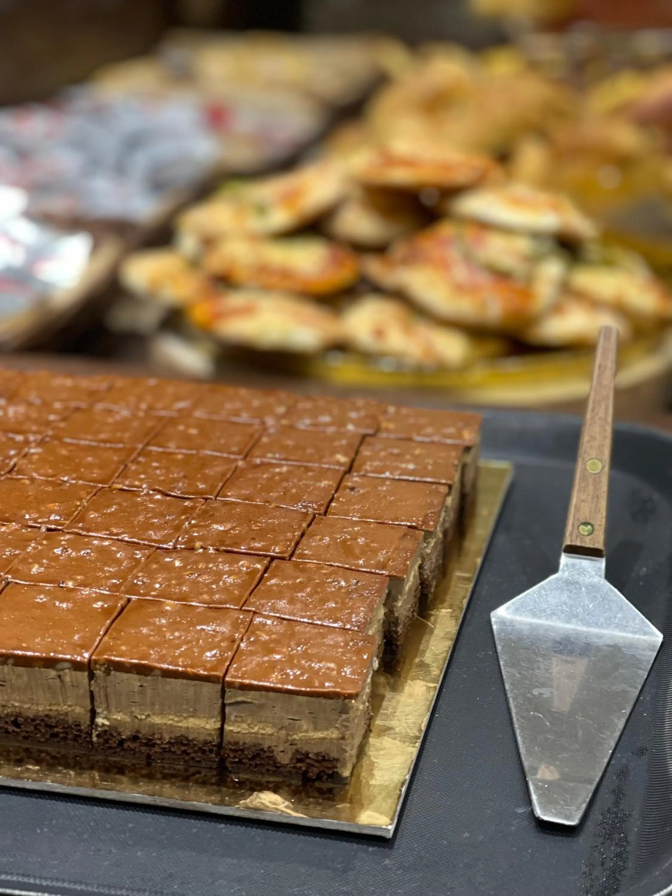 Restaurant/places to eat in Samel Hotel