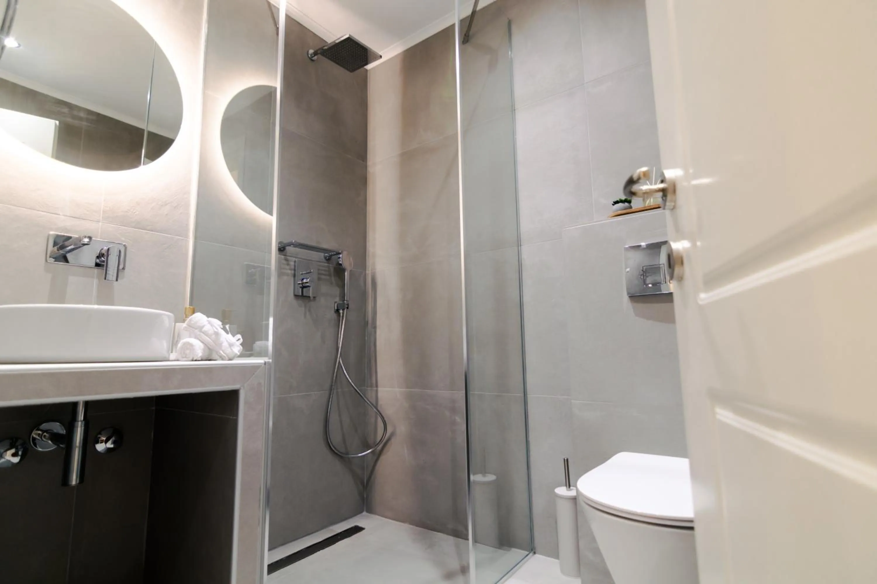 Bathroom in Samel Hotel