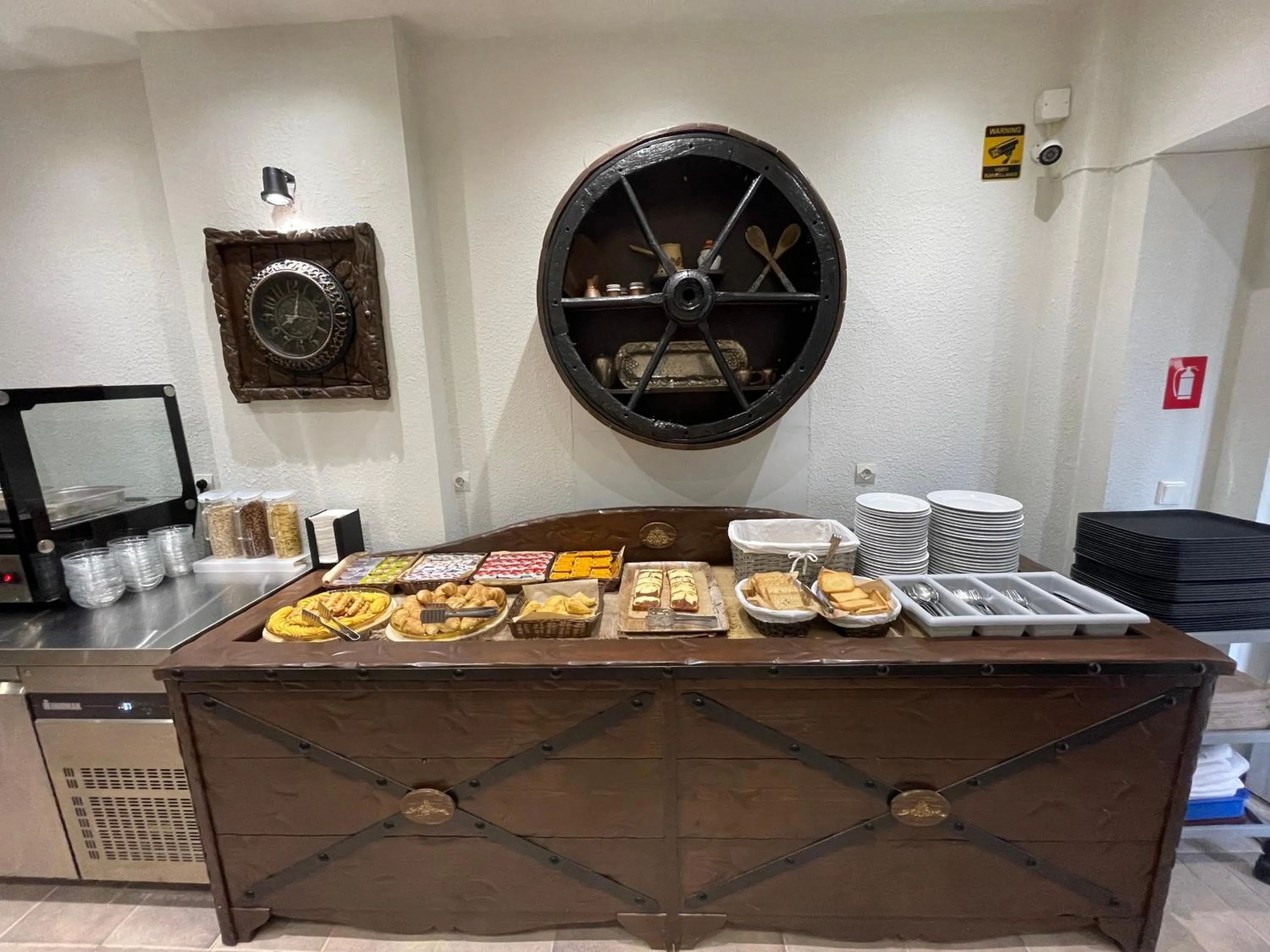 Restaurant/places to eat in Samel Hotel