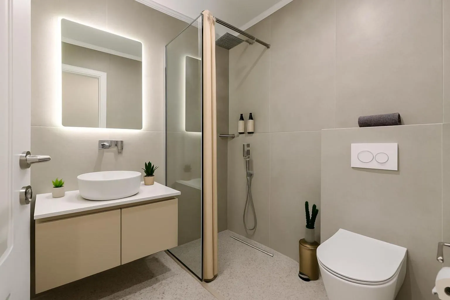 Shower in Samel Hotel