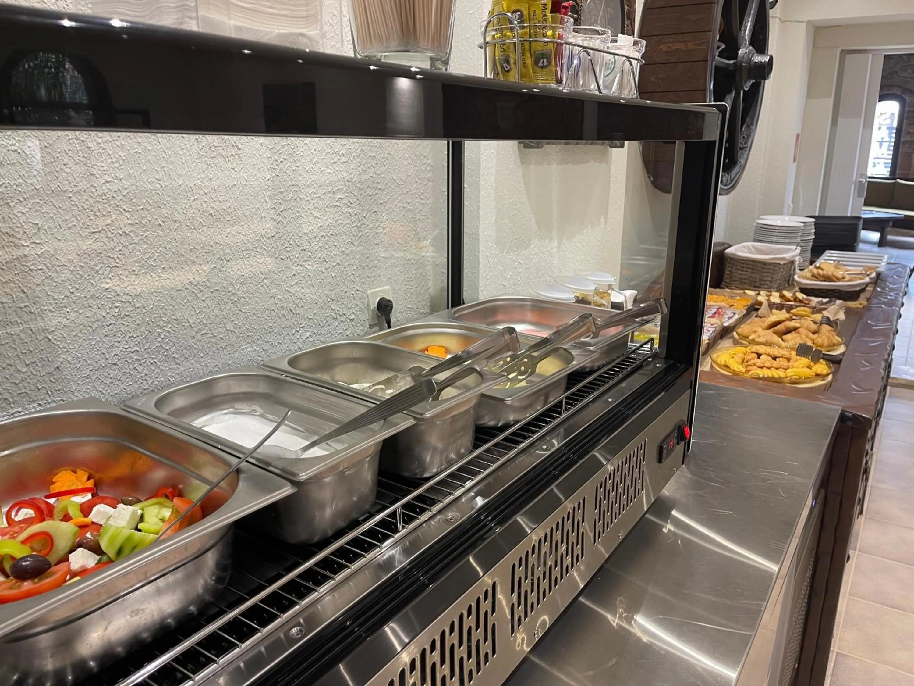 Restaurant/places to eat in Samel Hotel