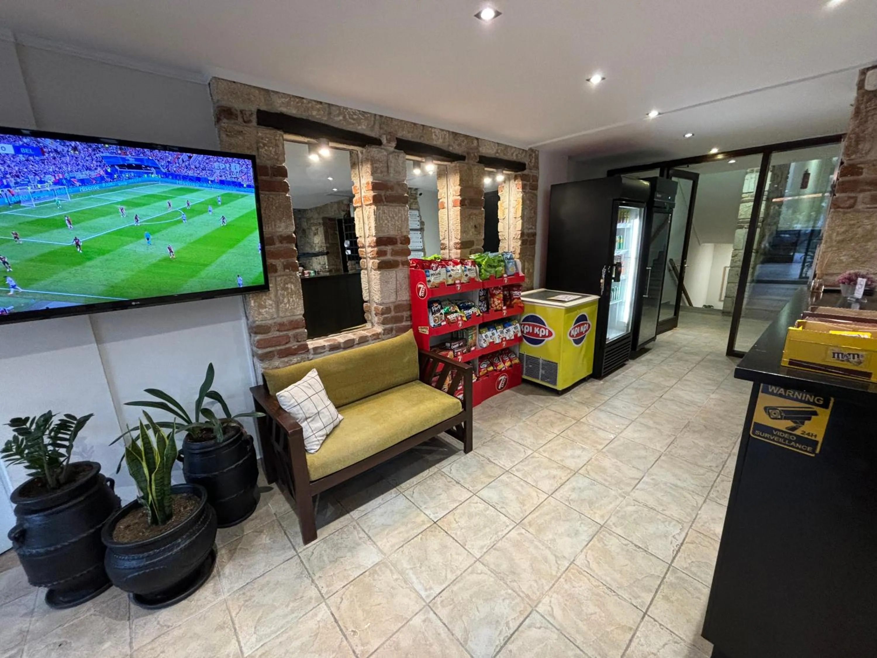 Restaurant/places to eat in Samel Hotel